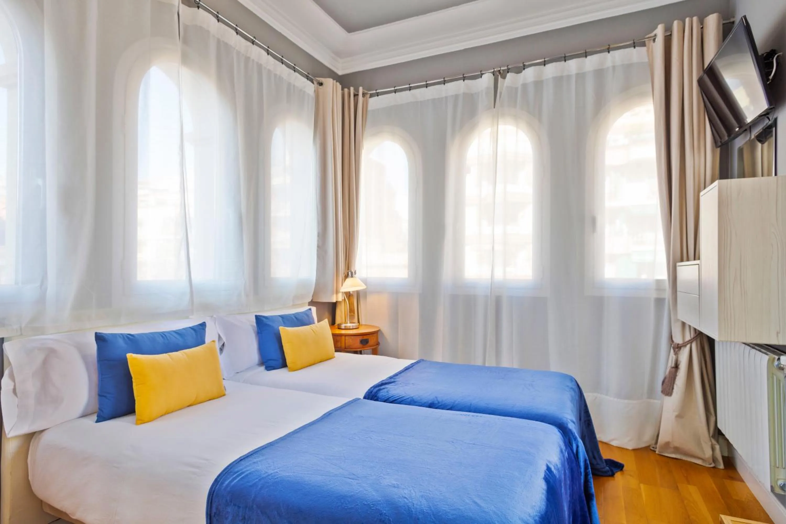 Bed in Villa Victoria Barcelona