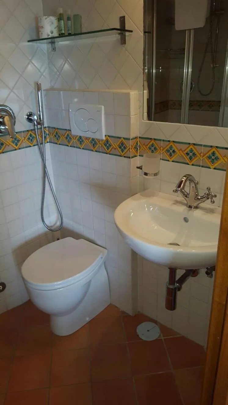 Toilet in Casa Falcone B&B