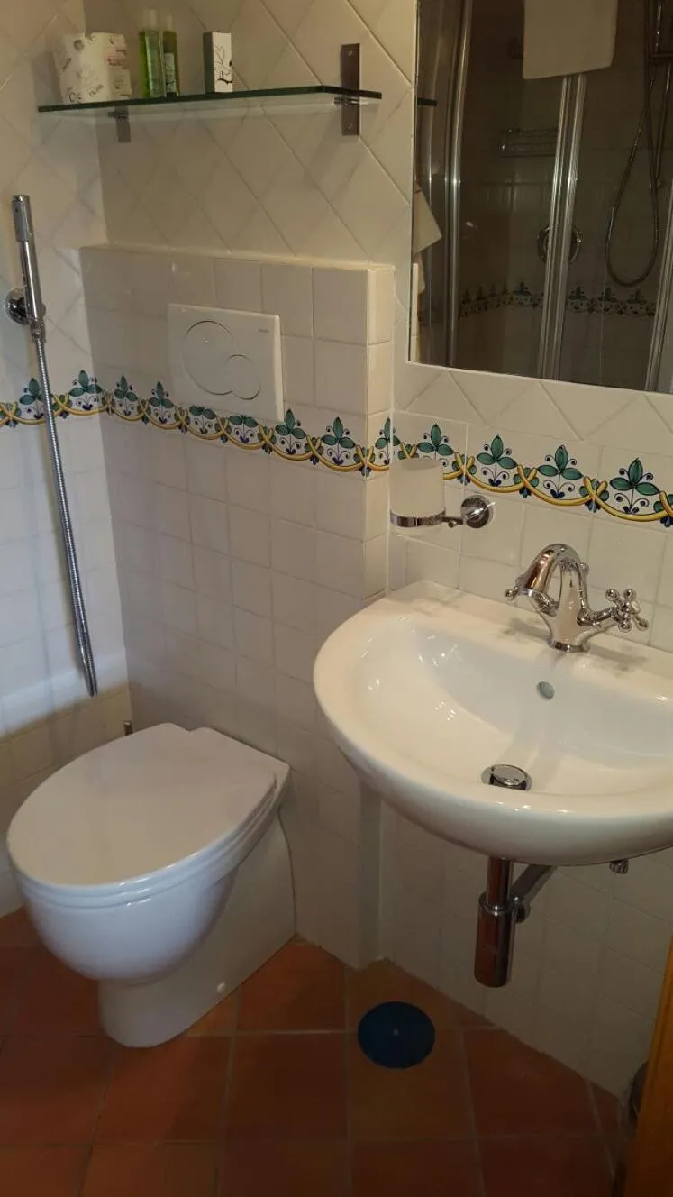 Toilet in Casa Falcone B&B