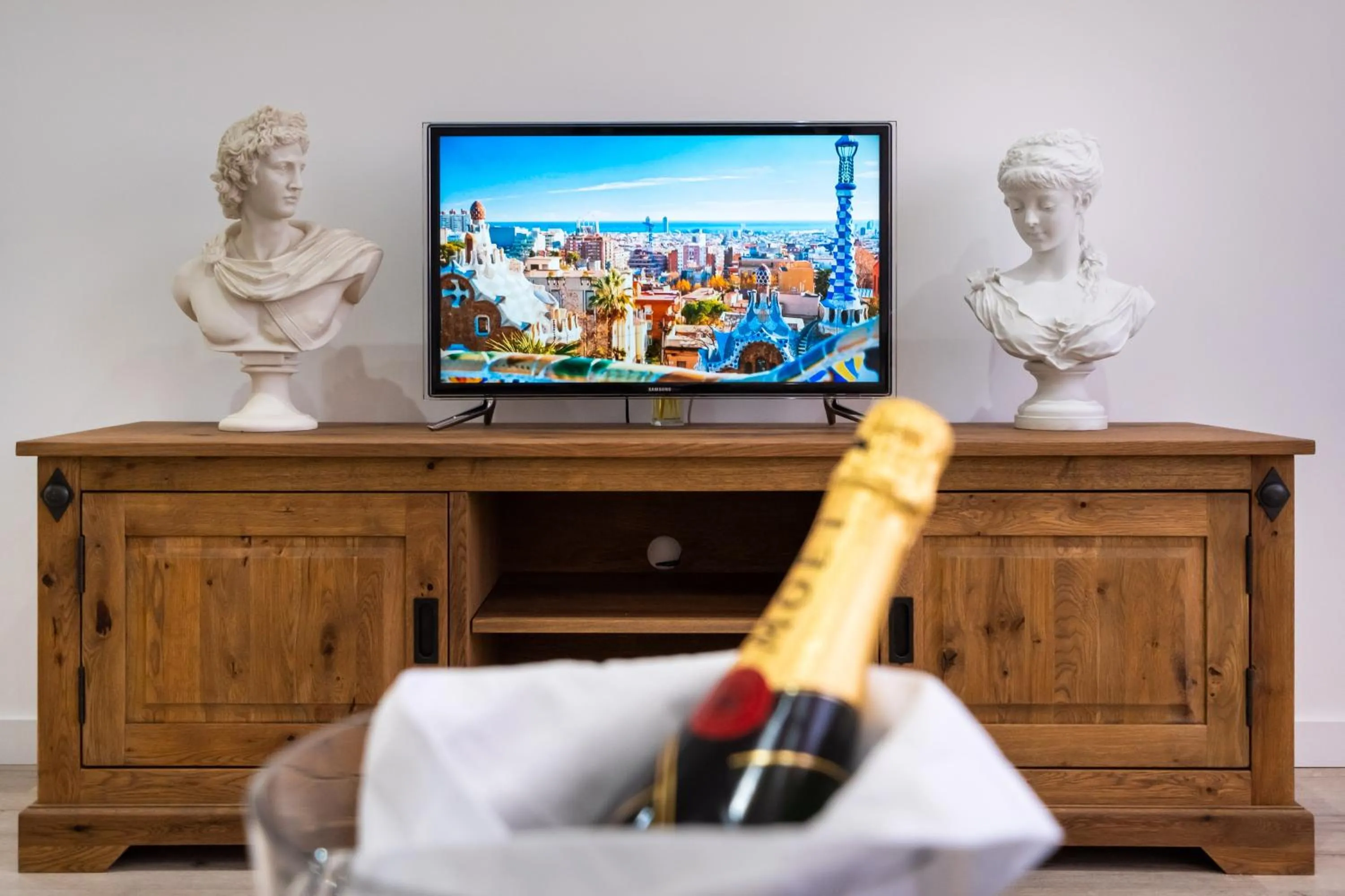 TV and multimedia in Lux Apartments Barcelona