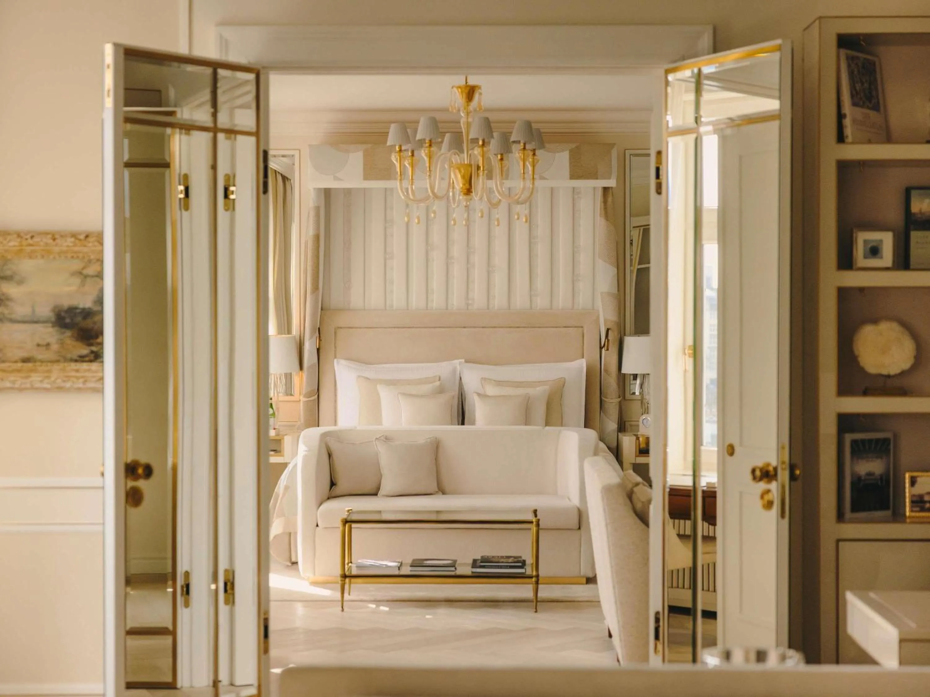 Bedroom, Bed in Fairmont Hotel Vier Jahreszeiten