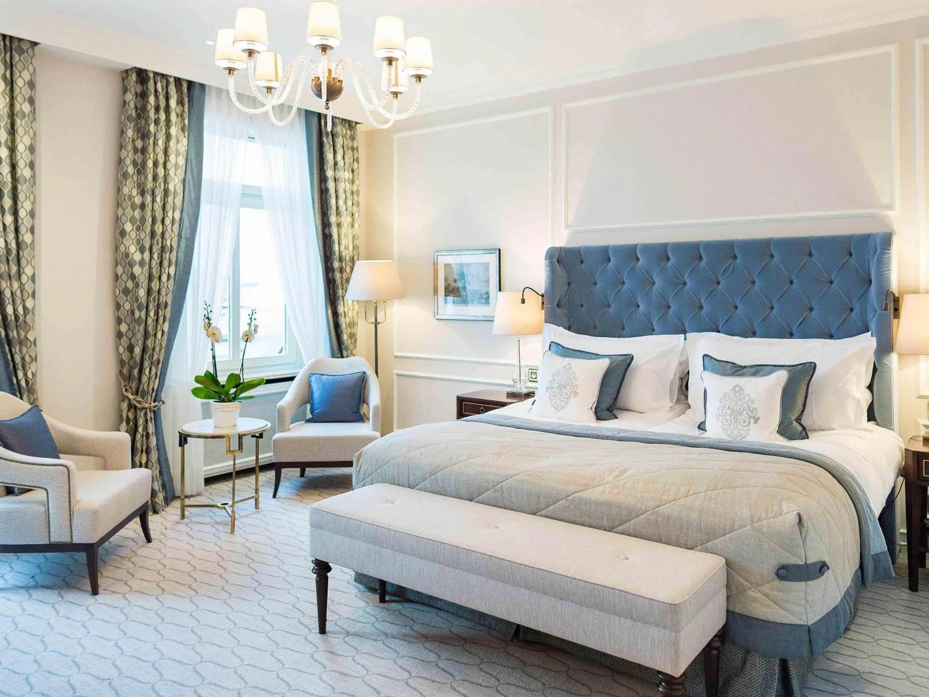 Bedroom, Bed in Fairmont Hotel Vier Jahreszeiten