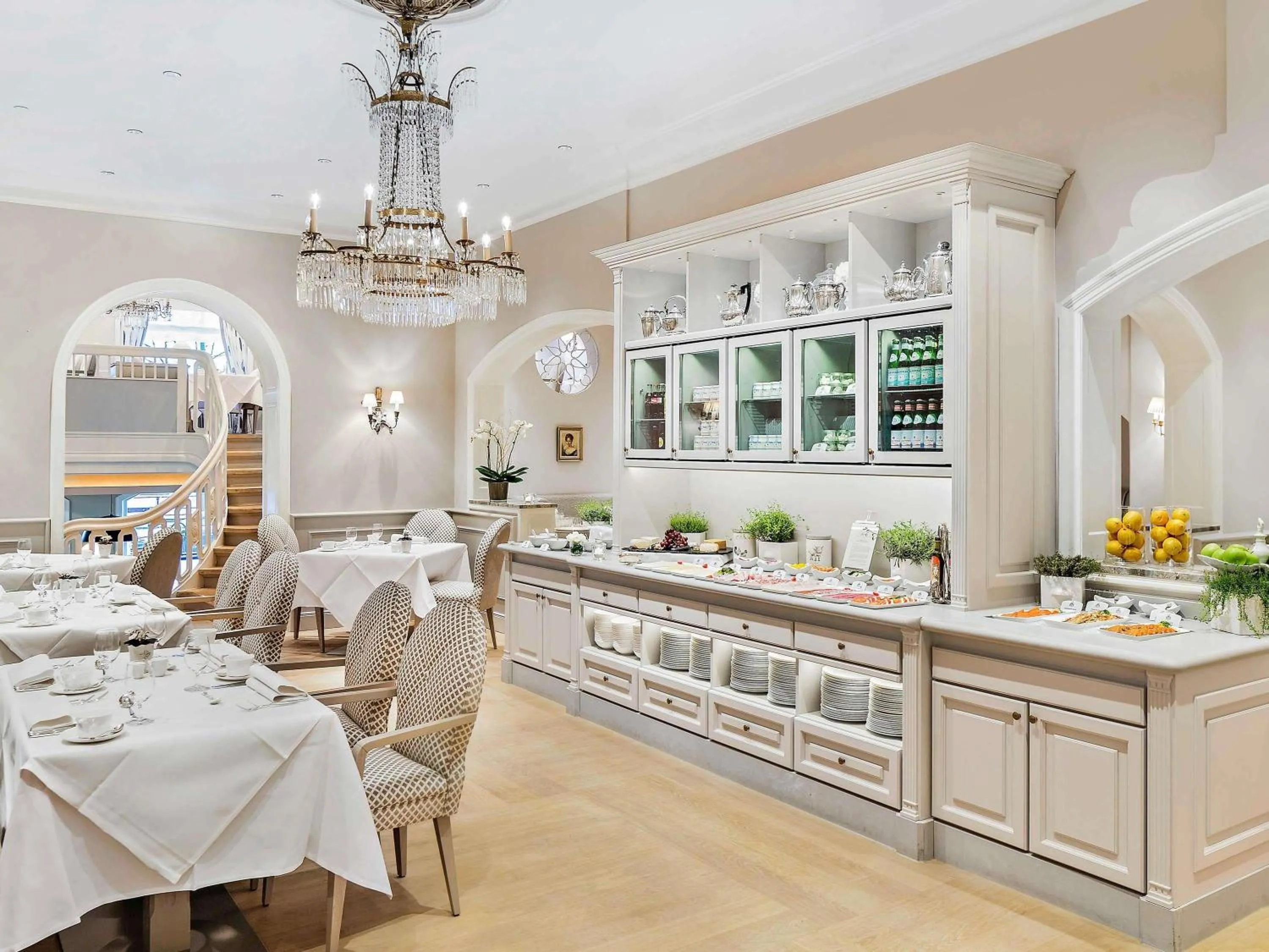 Restaurant/places to eat in Fairmont Hotel Vier Jahreszeiten