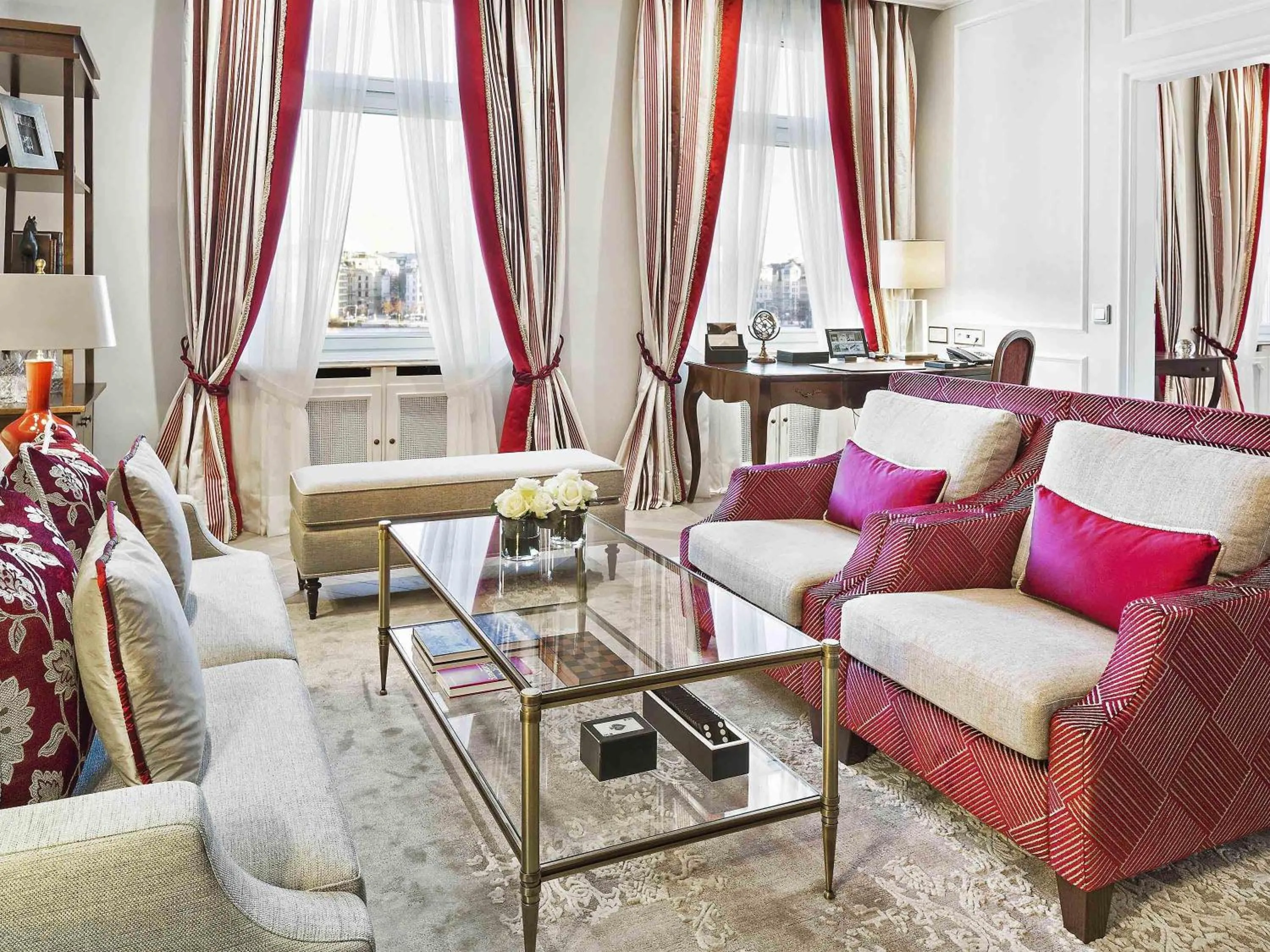 Photo of the whole room in Fairmont Hotel Vier Jahreszeiten