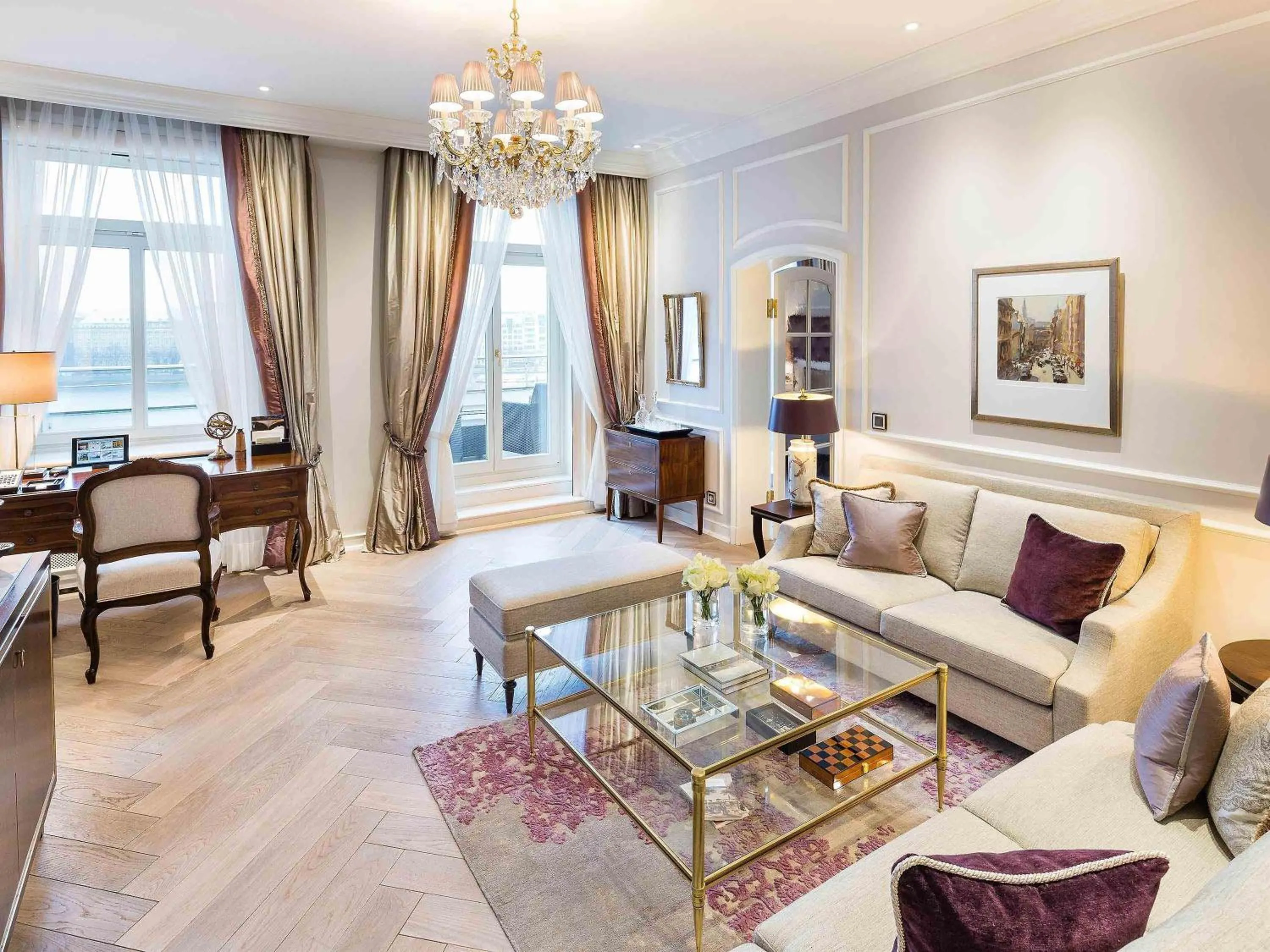 Photo of the whole room in Fairmont Hotel Vier Jahreszeiten