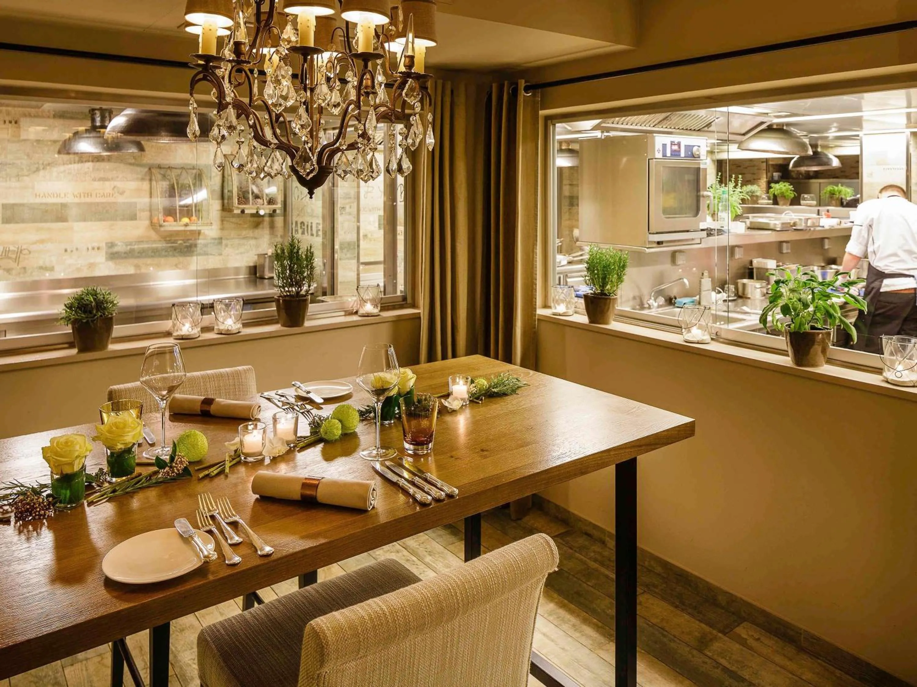 Restaurant/places to eat in Fairmont Hotel Vier Jahreszeiten