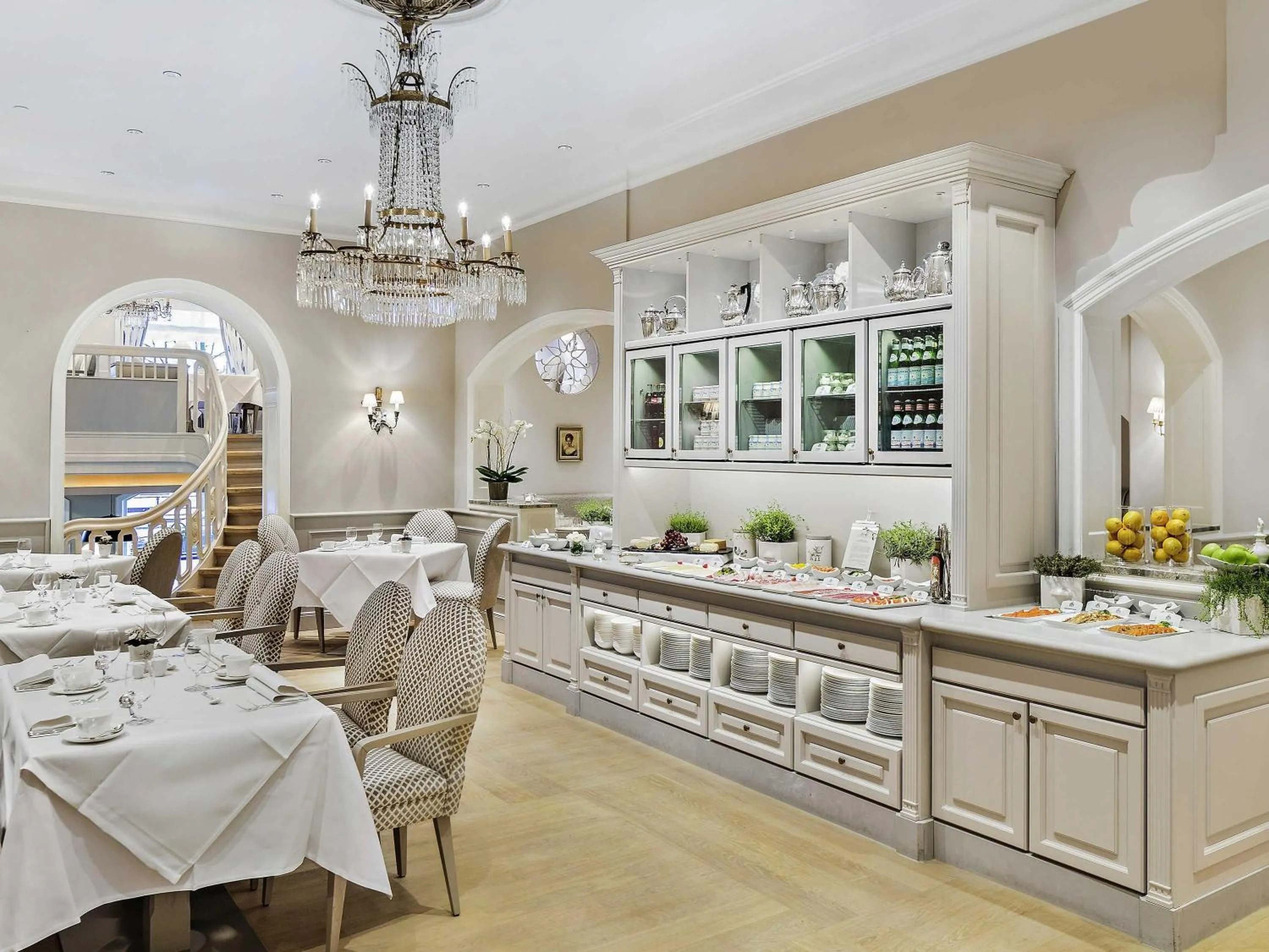 Restaurant/places to eat in Fairmont Hotel Vier Jahreszeiten