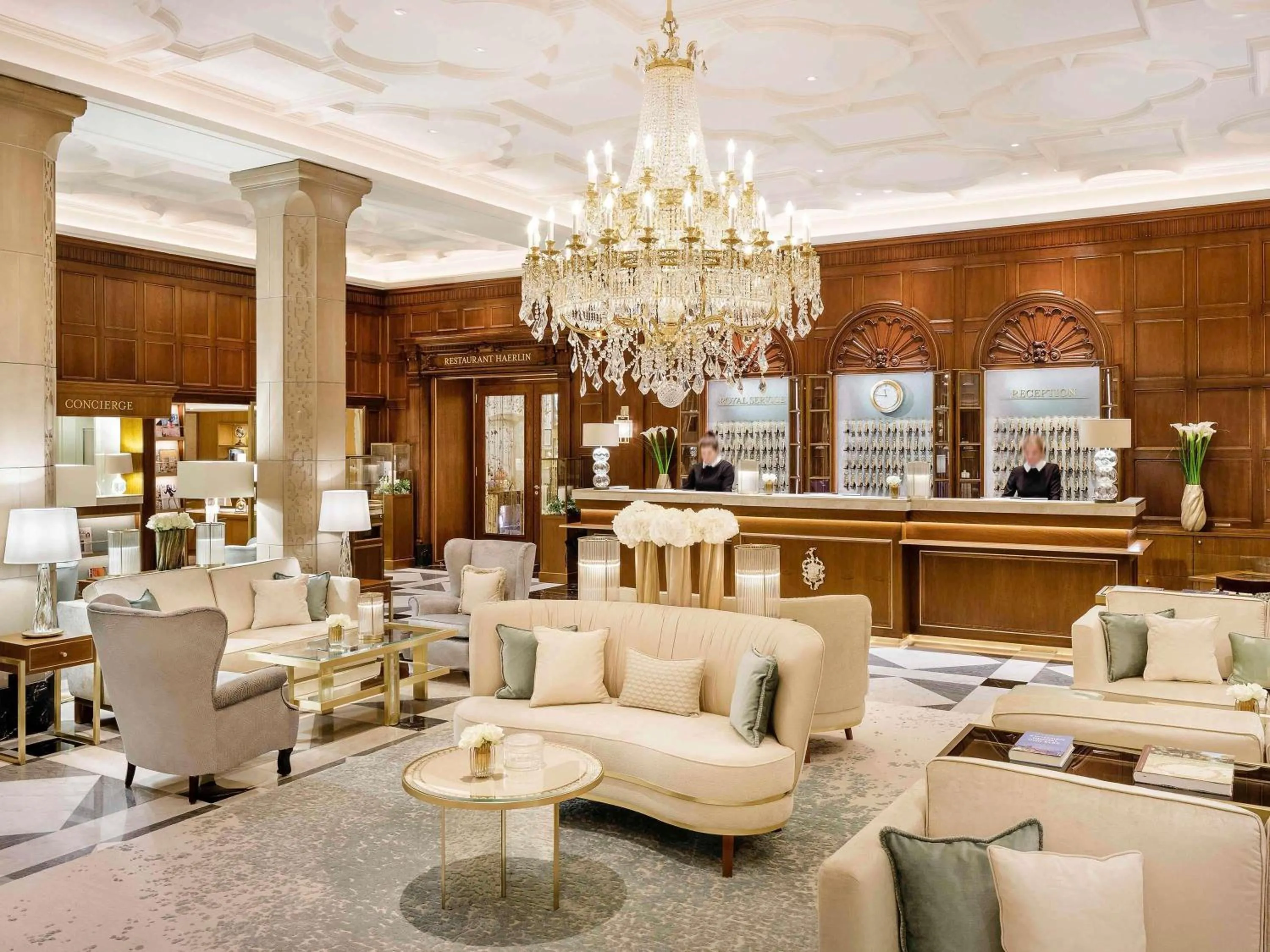 Property building in Fairmont Hotel Vier Jahreszeiten