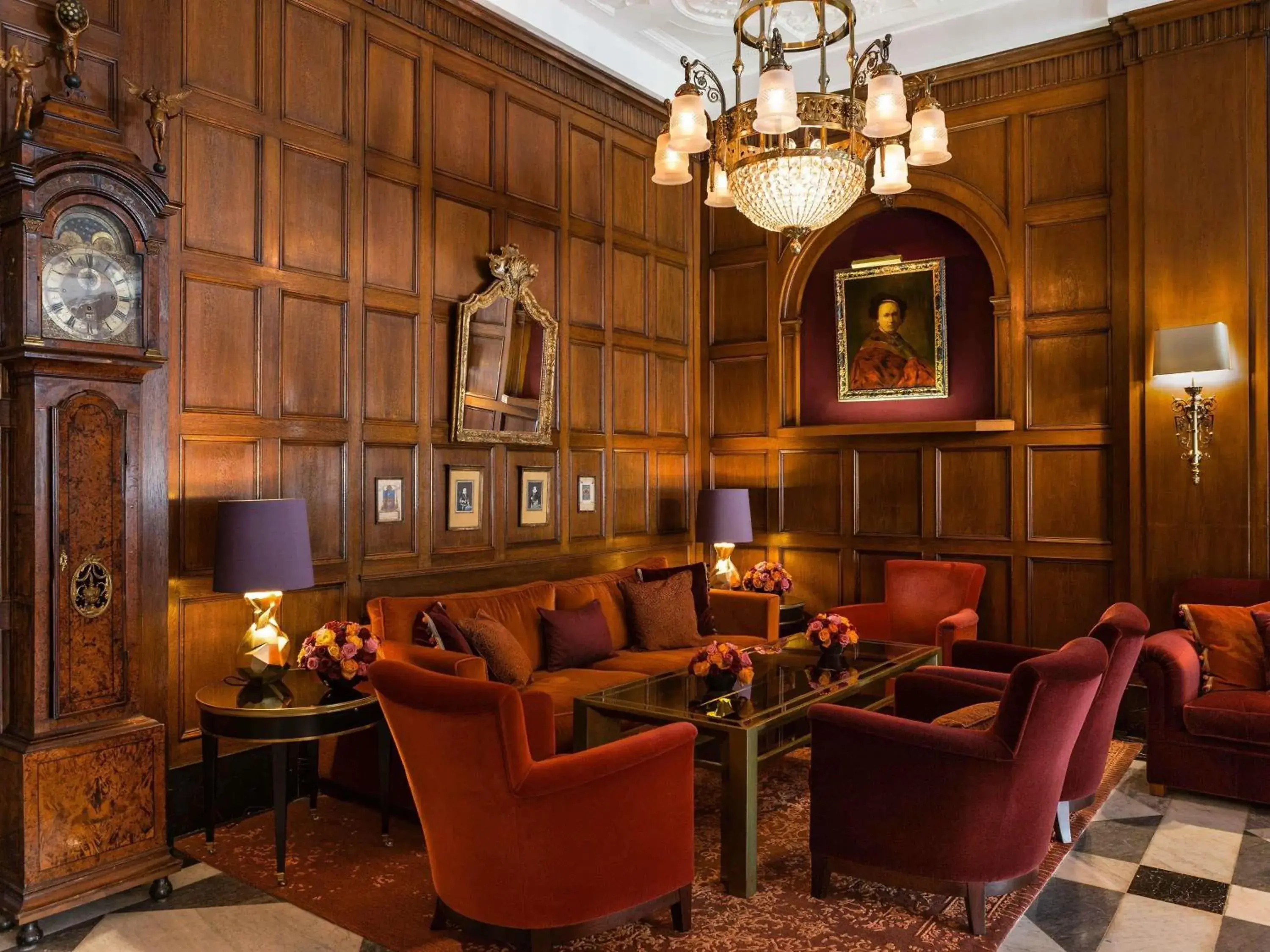 Restaurant/places to eat in Fairmont Hotel Vier Jahreszeiten Restaurant/places to eat in Fairmont Hotel Vier Jahreszeiten