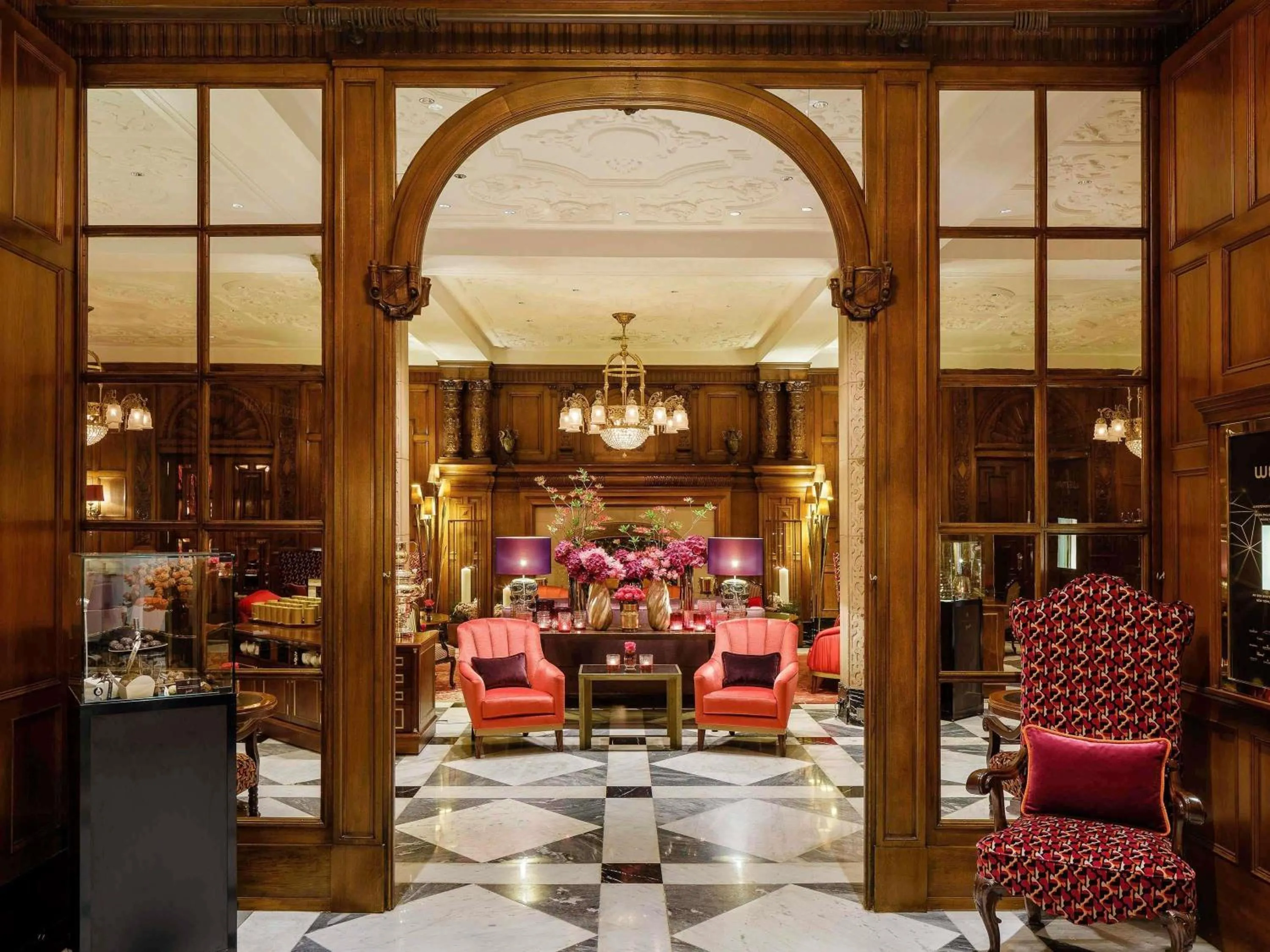 Property building in Fairmont Hotel Vier Jahreszeiten