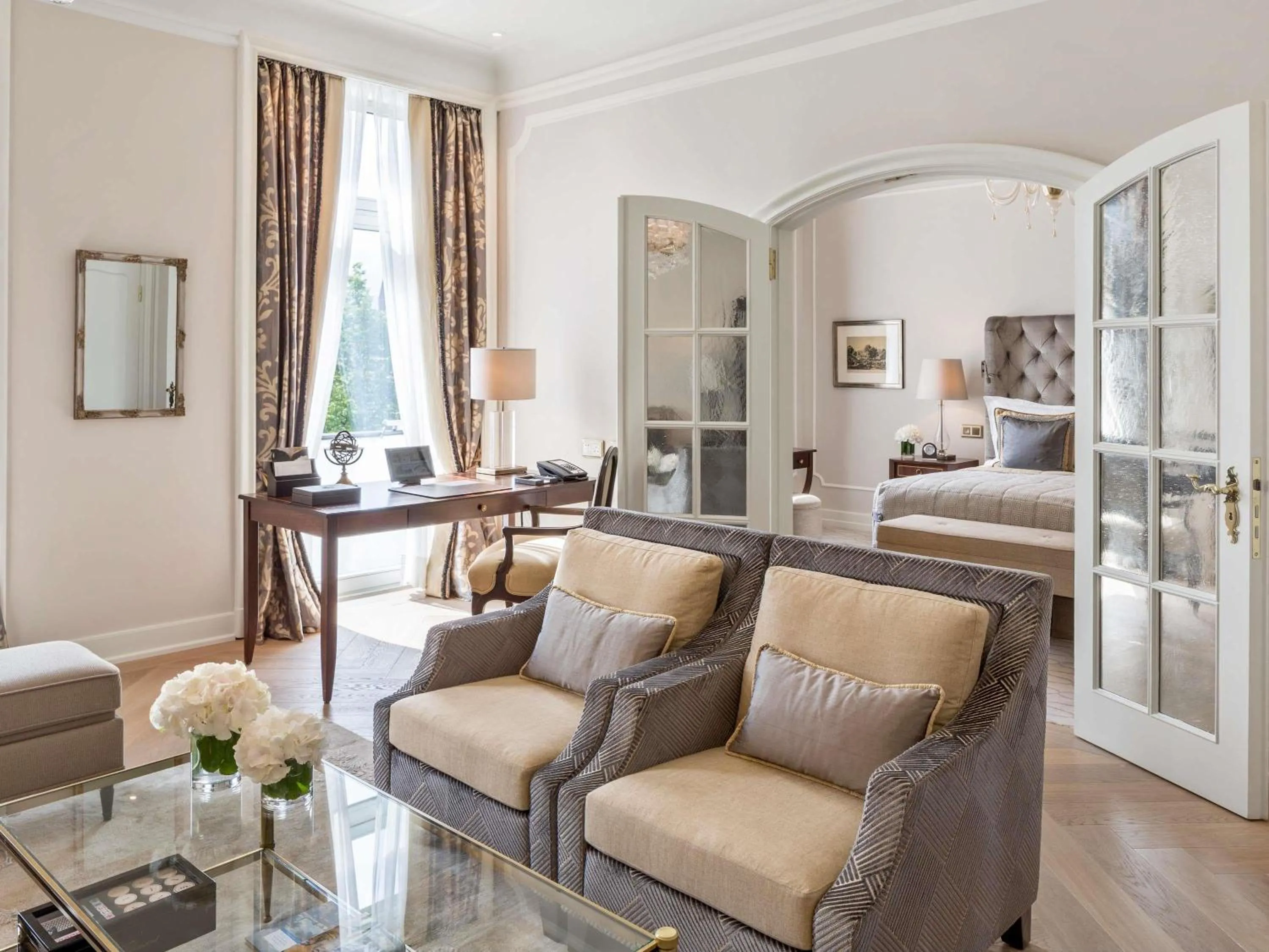 Bedroom in Fairmont Hotel Vier Jahreszeiten