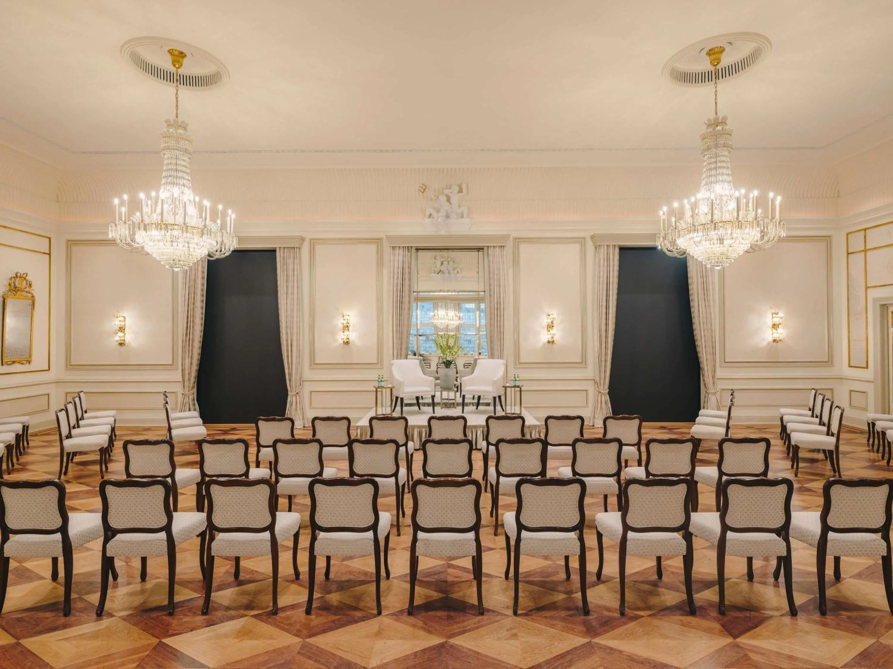 Meeting/conference room in Fairmont Hotel Vier Jahreszeiten