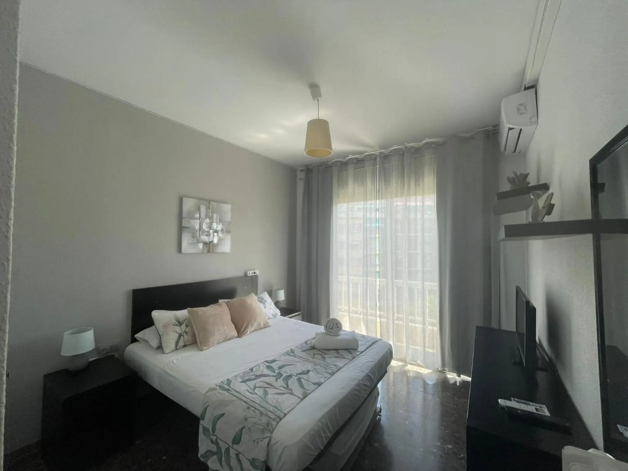 Bed in Family-Friendly Home in Central Barcelona 4BDR