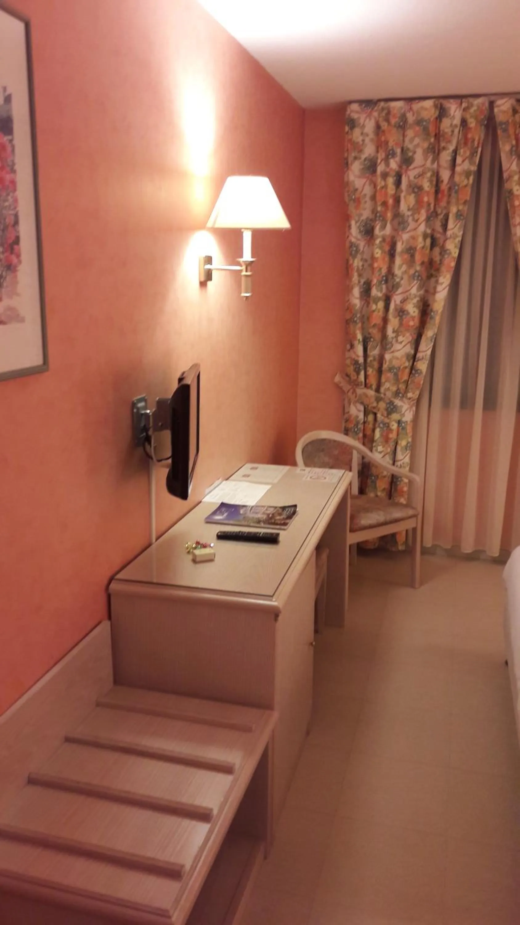 TV and multimedia, Bed in Logis L'Auberge Bourbonnaise