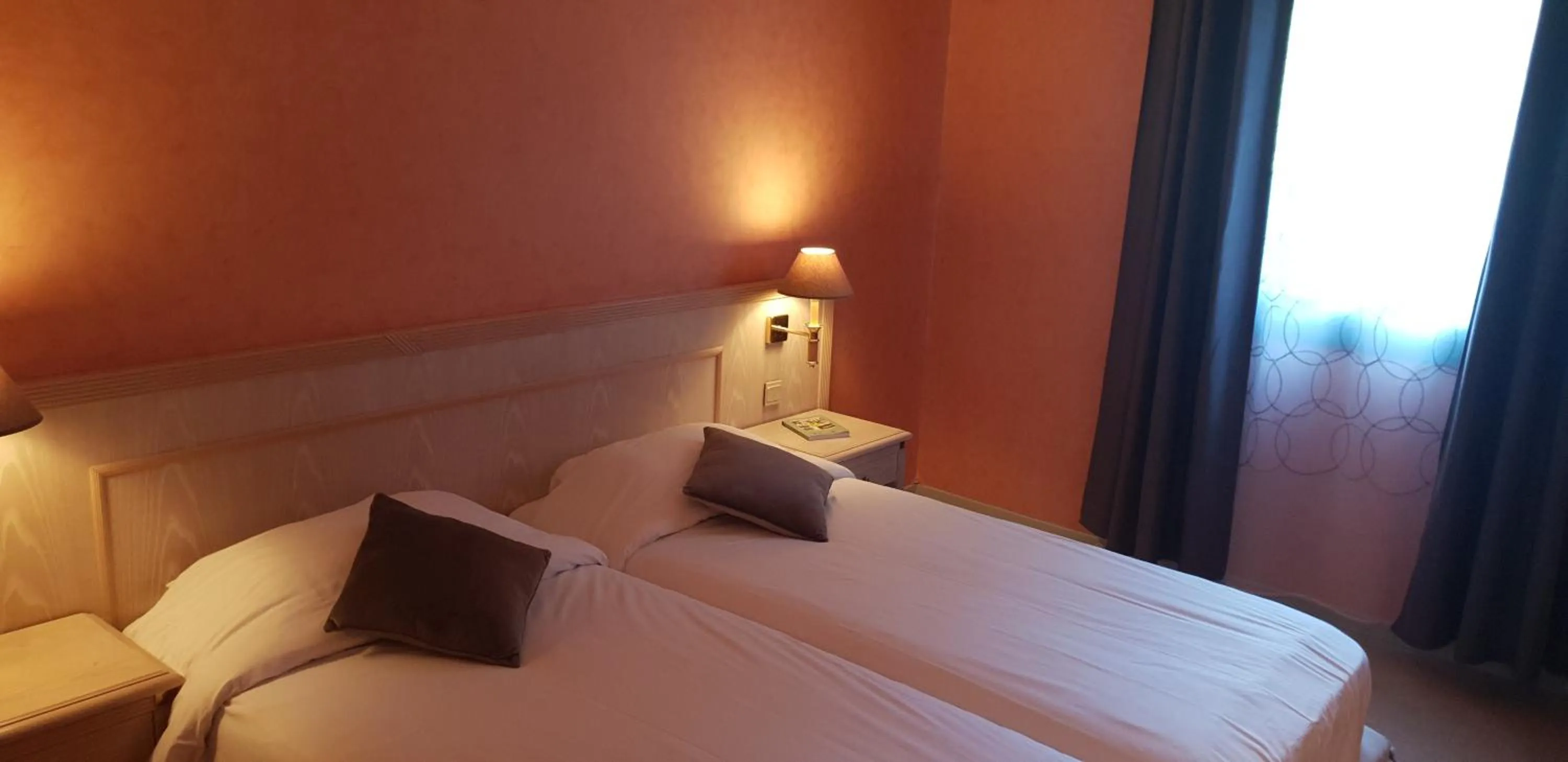 Bedroom, Bed in Logis L'Auberge Bourbonnaise