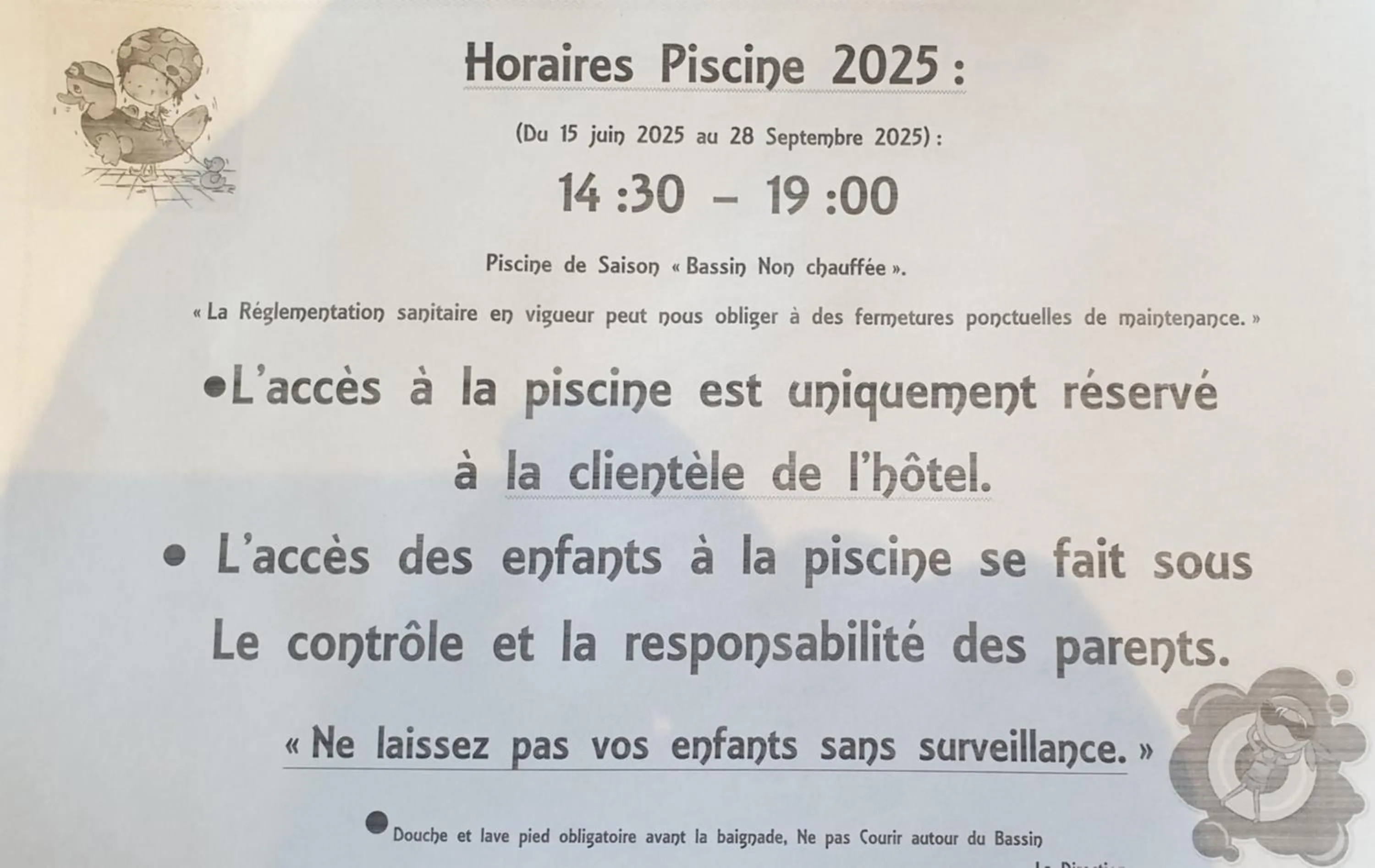 Swimming pool in Logis L'Auberge Bourbonnaise