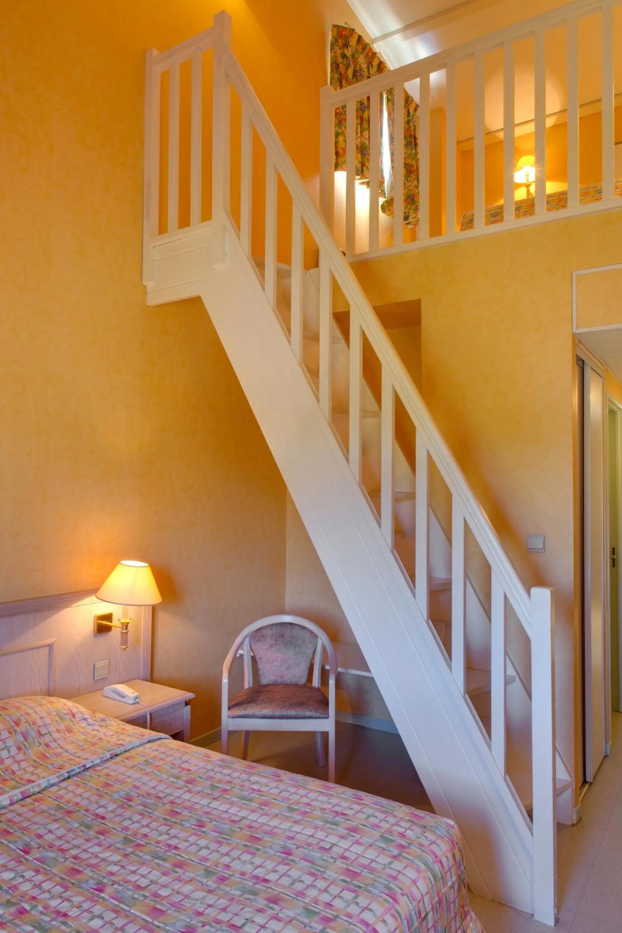 Bed in Logis L'Auberge Bourbonnaise