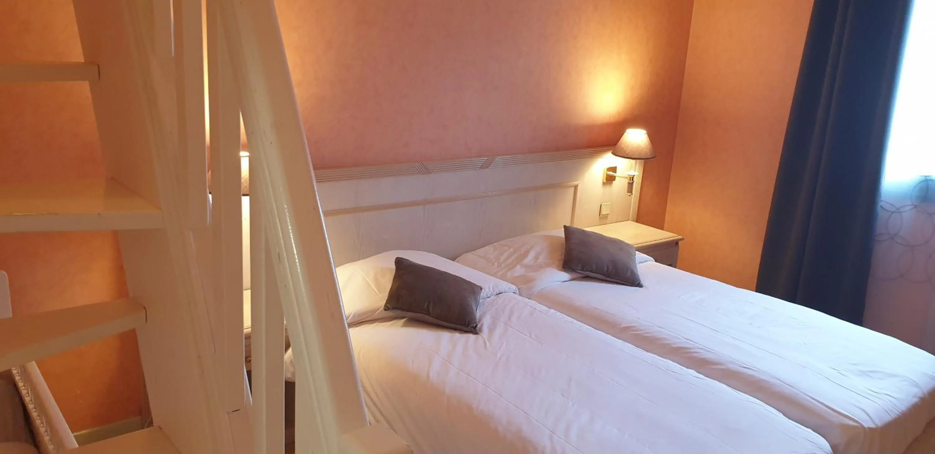 Bedroom, Bed in Logis L'Auberge Bourbonnaise