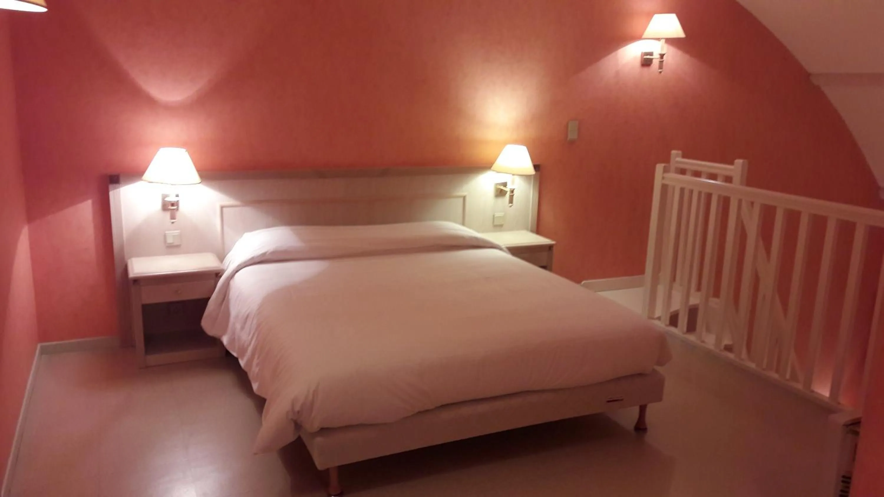 Bed in Logis L'Auberge Bourbonnaise