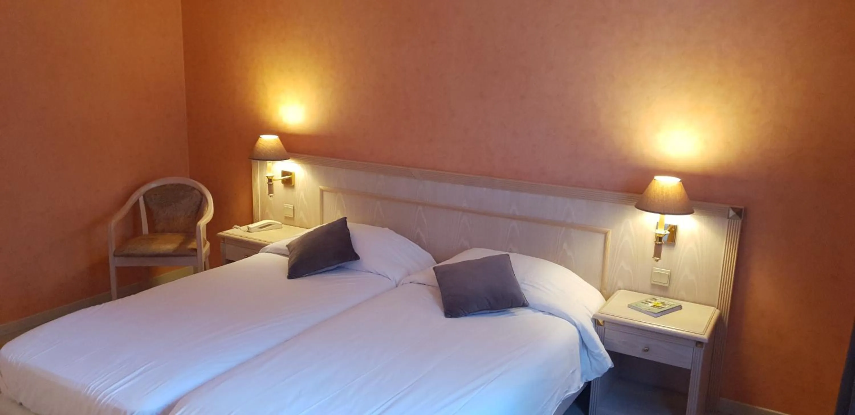 Bedroom, Bed in Logis L'Auberge Bourbonnaise