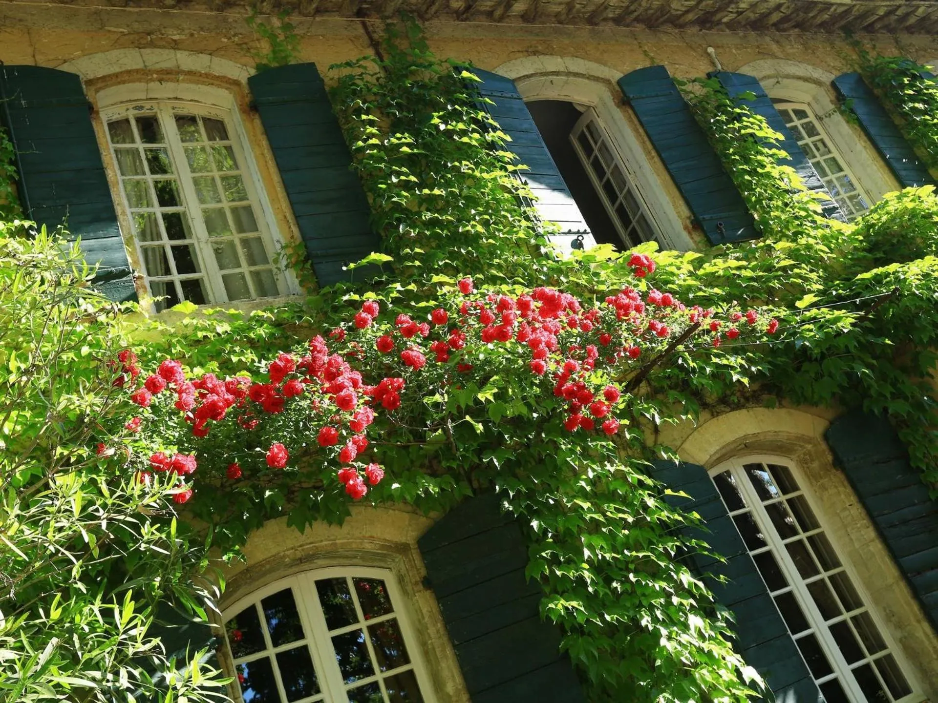 Property building in Domaine de Rhodes - 5 Chambres et 7 locations de vacances