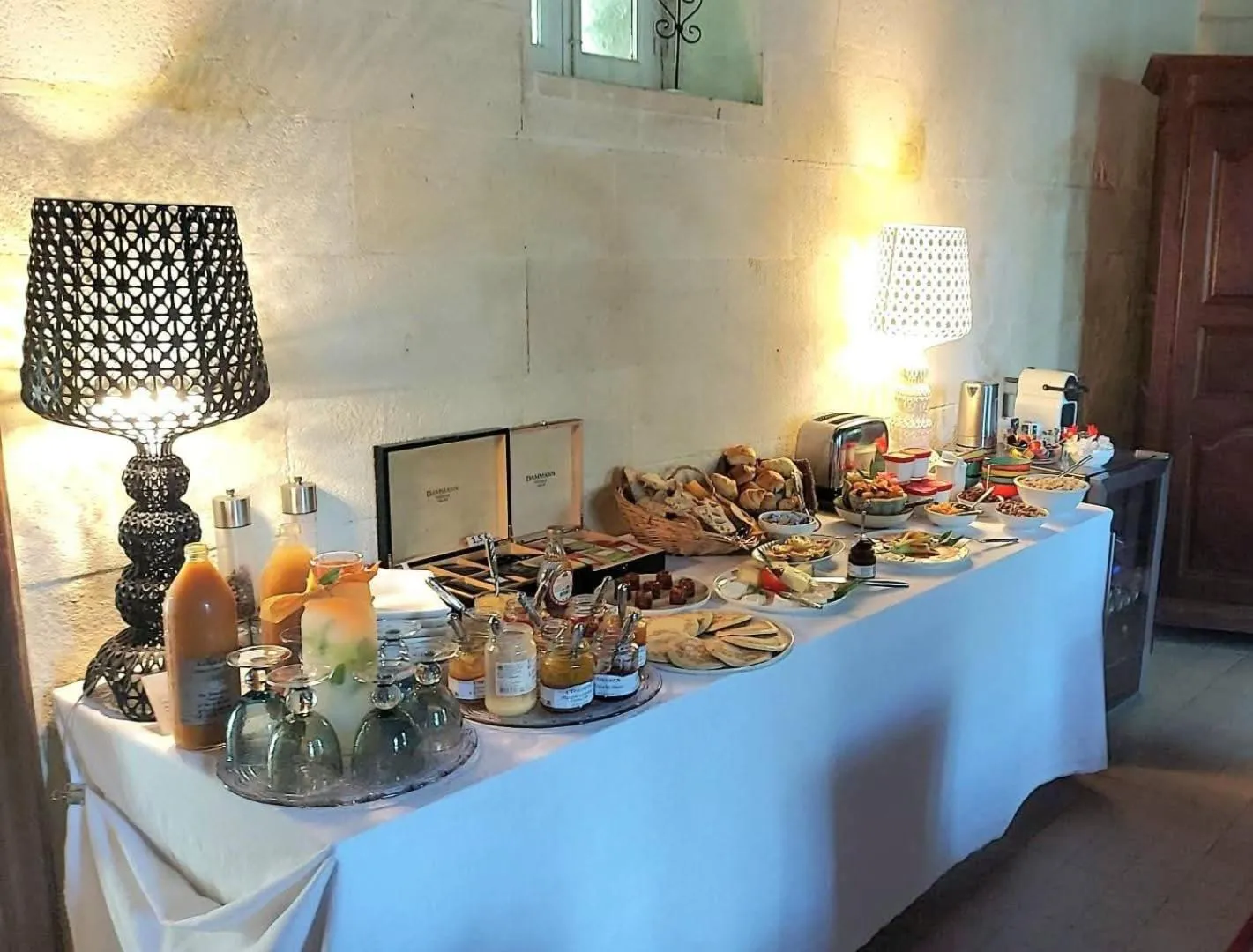 Breakfast in Domaine de Rhodes - 5 Chambres et 7 locations de vacances