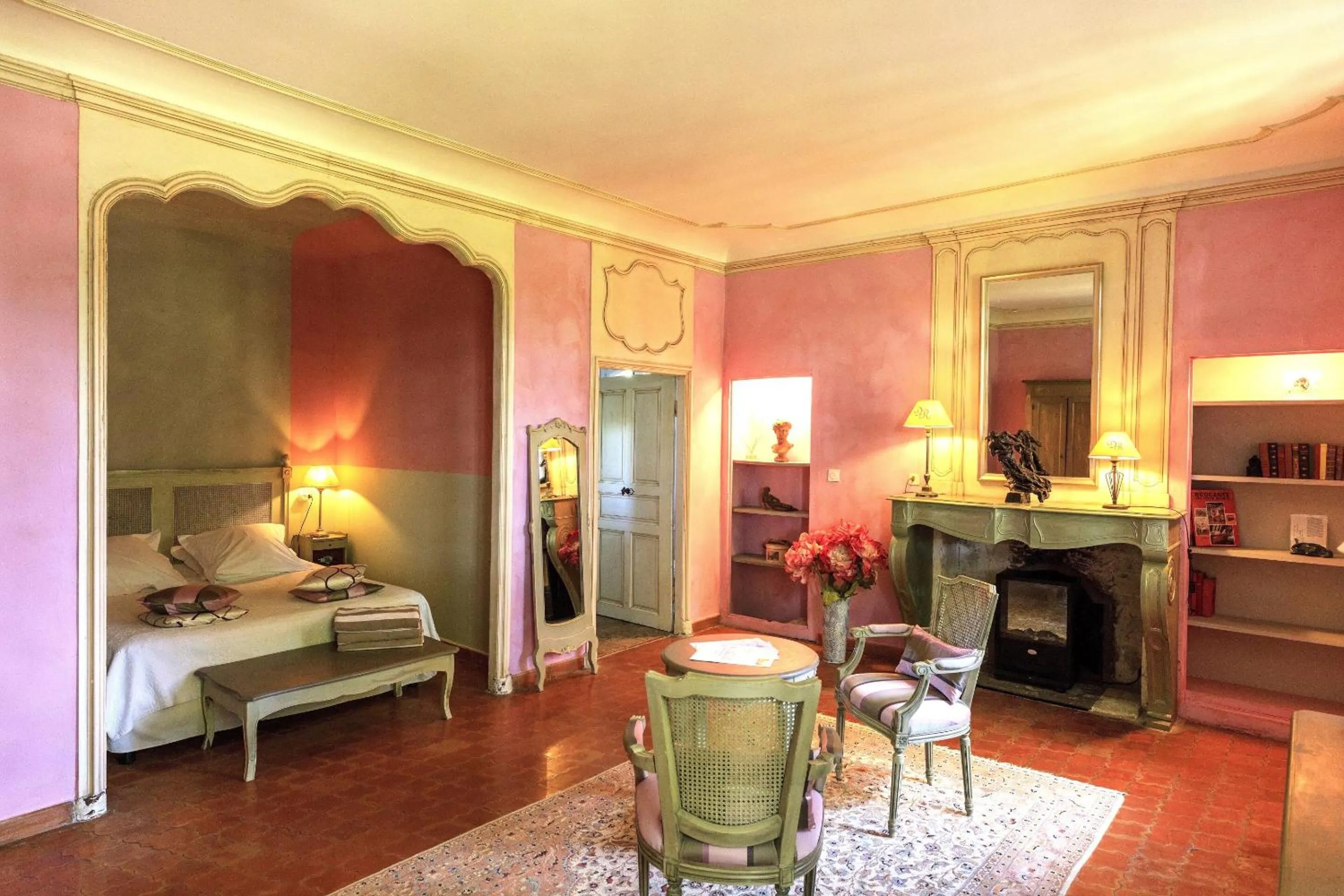 Bedroom in Domaine de Rhodes - 5 Chambres et 7 locations de vacances