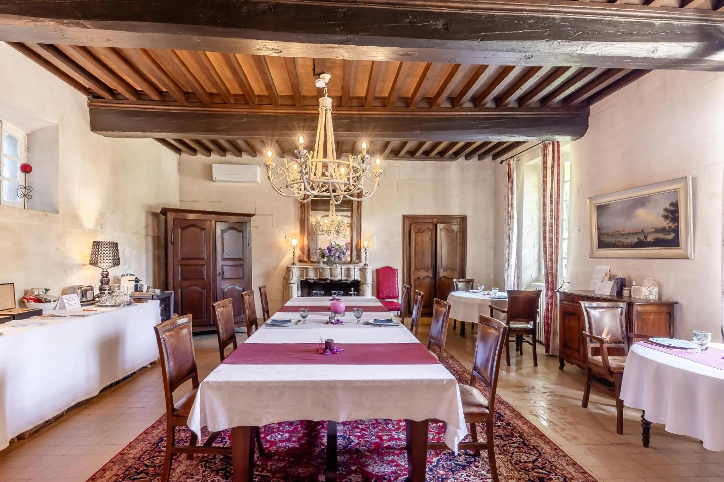 Dining area in Domaine de Rhodes - 5 Chambres et 7 locations de vacances