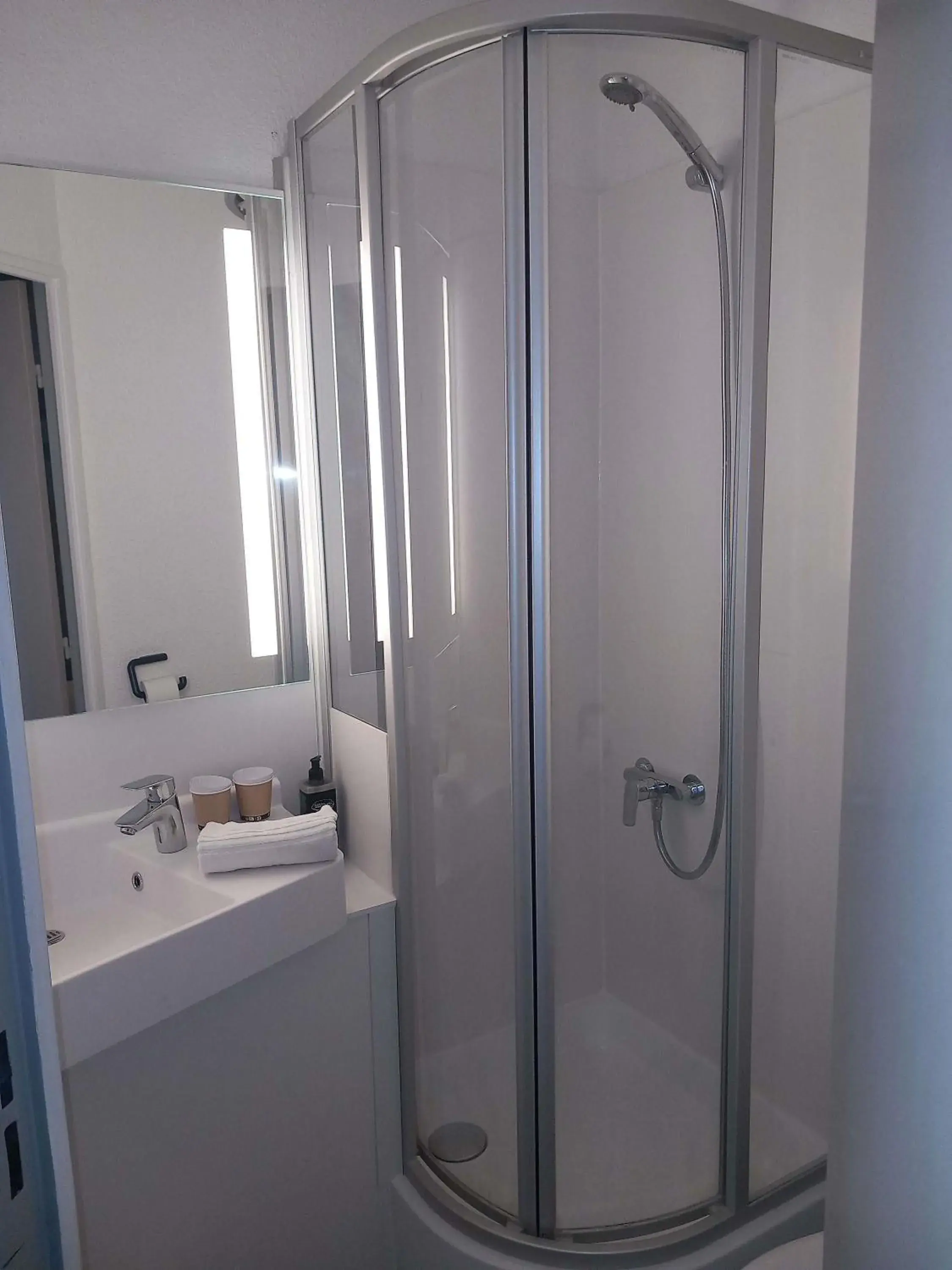 Bedroom in ibis budget Arles Sud Fourchon Bedroom in ibis budget Arles Sud Fourchon