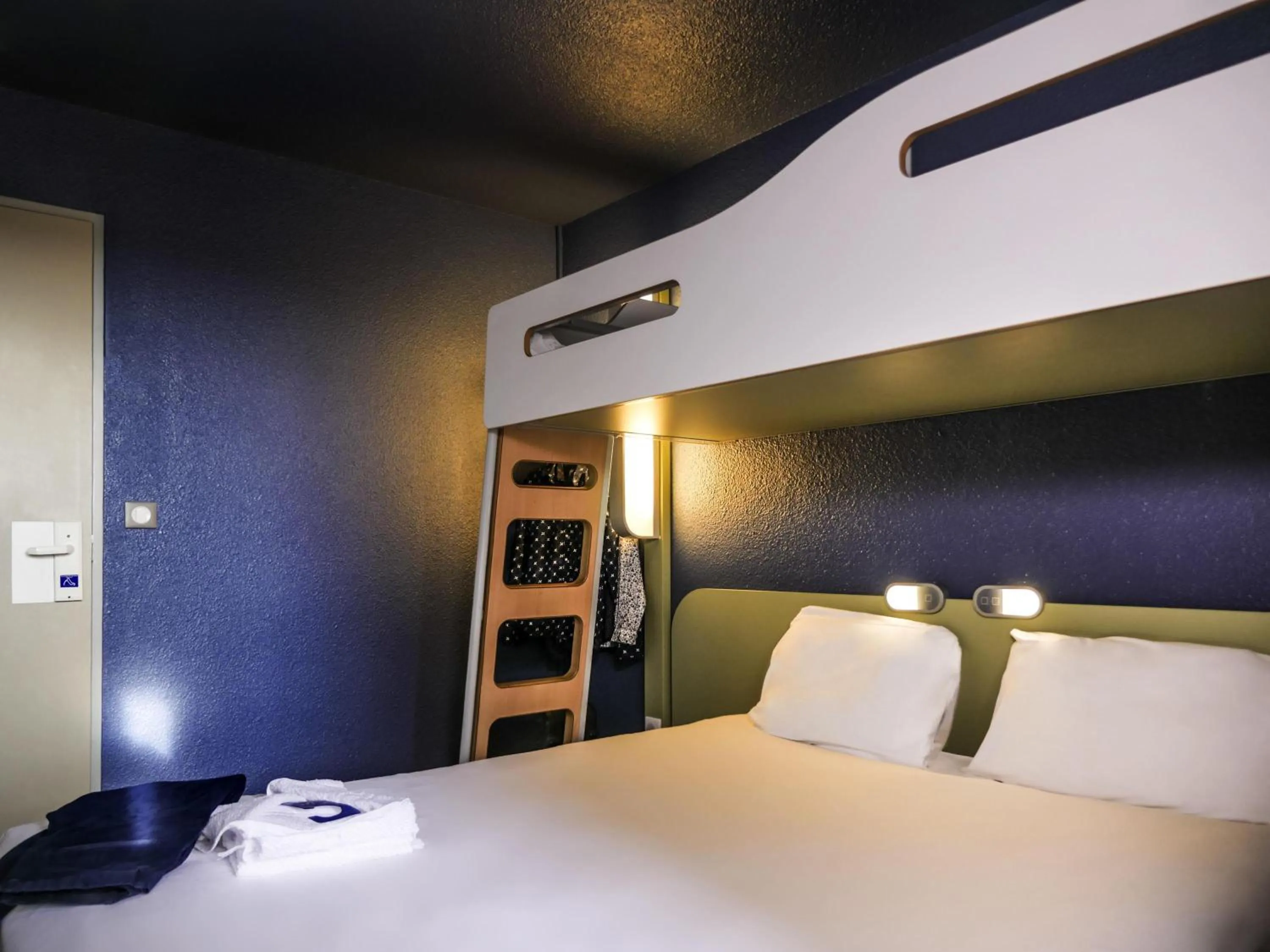 Bedroom, Bed in ibis budget Arles Sud Fourchon