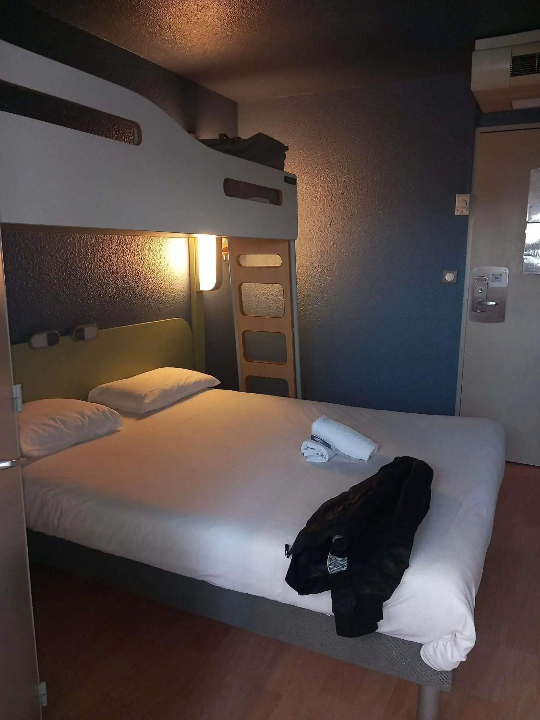 Bedroom, Bed in ibis budget Arles Sud Fourchon Bedroom, Bed in ibis budget Arles Sud Fourchon