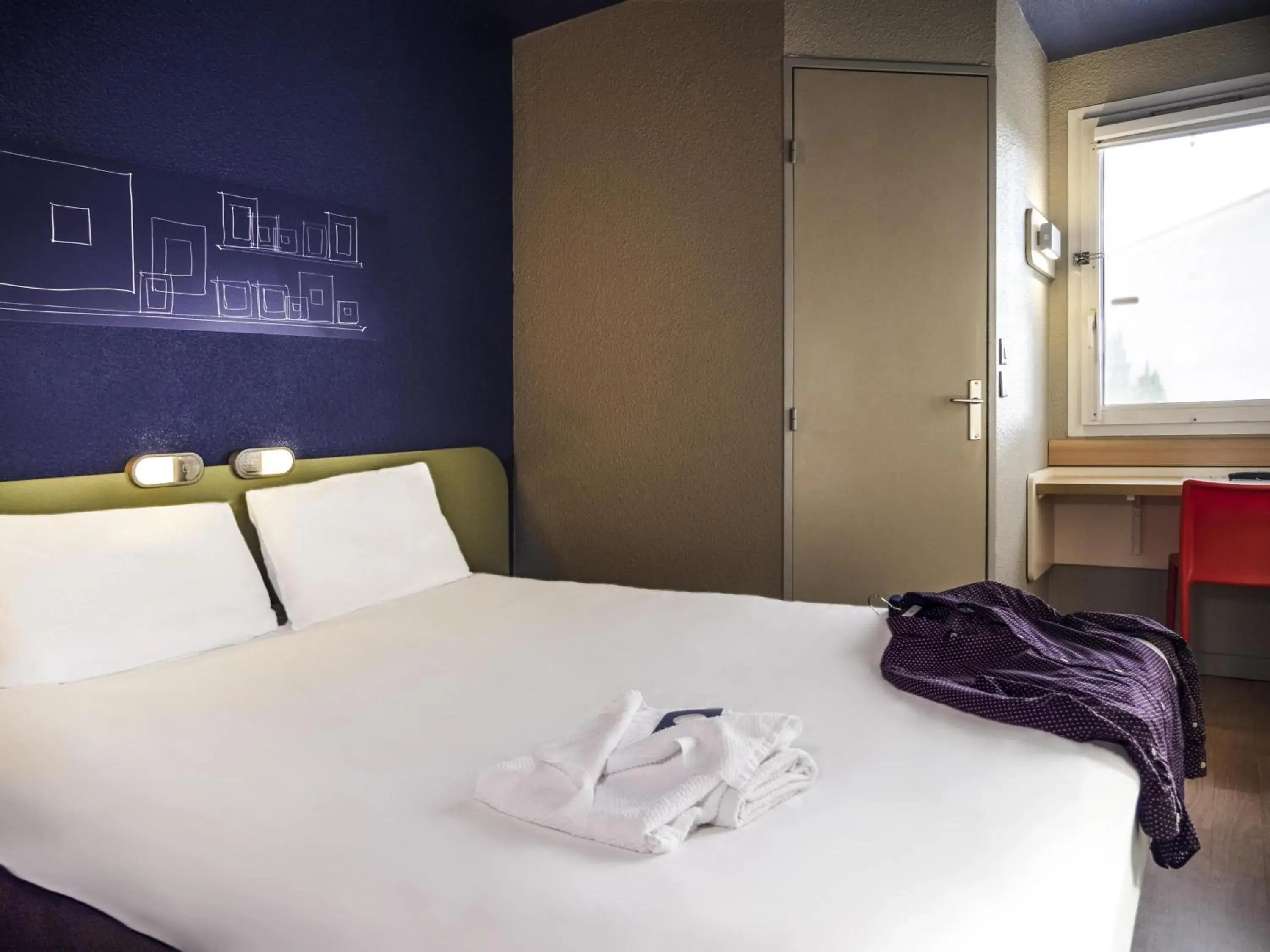 Bedroom, Bed in ibis budget Arles Sud Fourchon Bedroom, Bed in ibis budget Arles Sud Fourchon