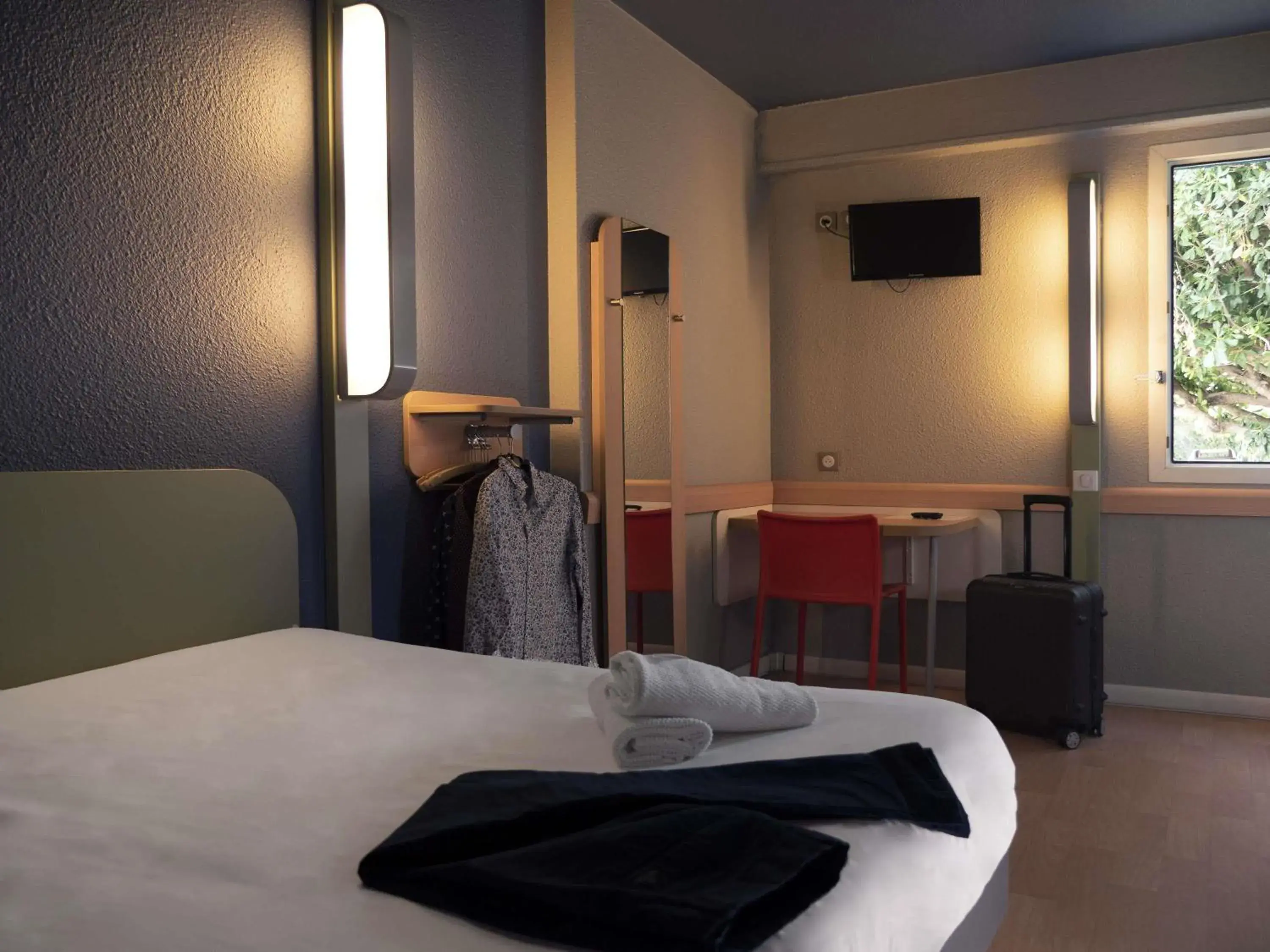 Bedroom, Bed in ibis budget Arles Sud Fourchon Bedroom, Bed in ibis budget Arles Sud Fourchon