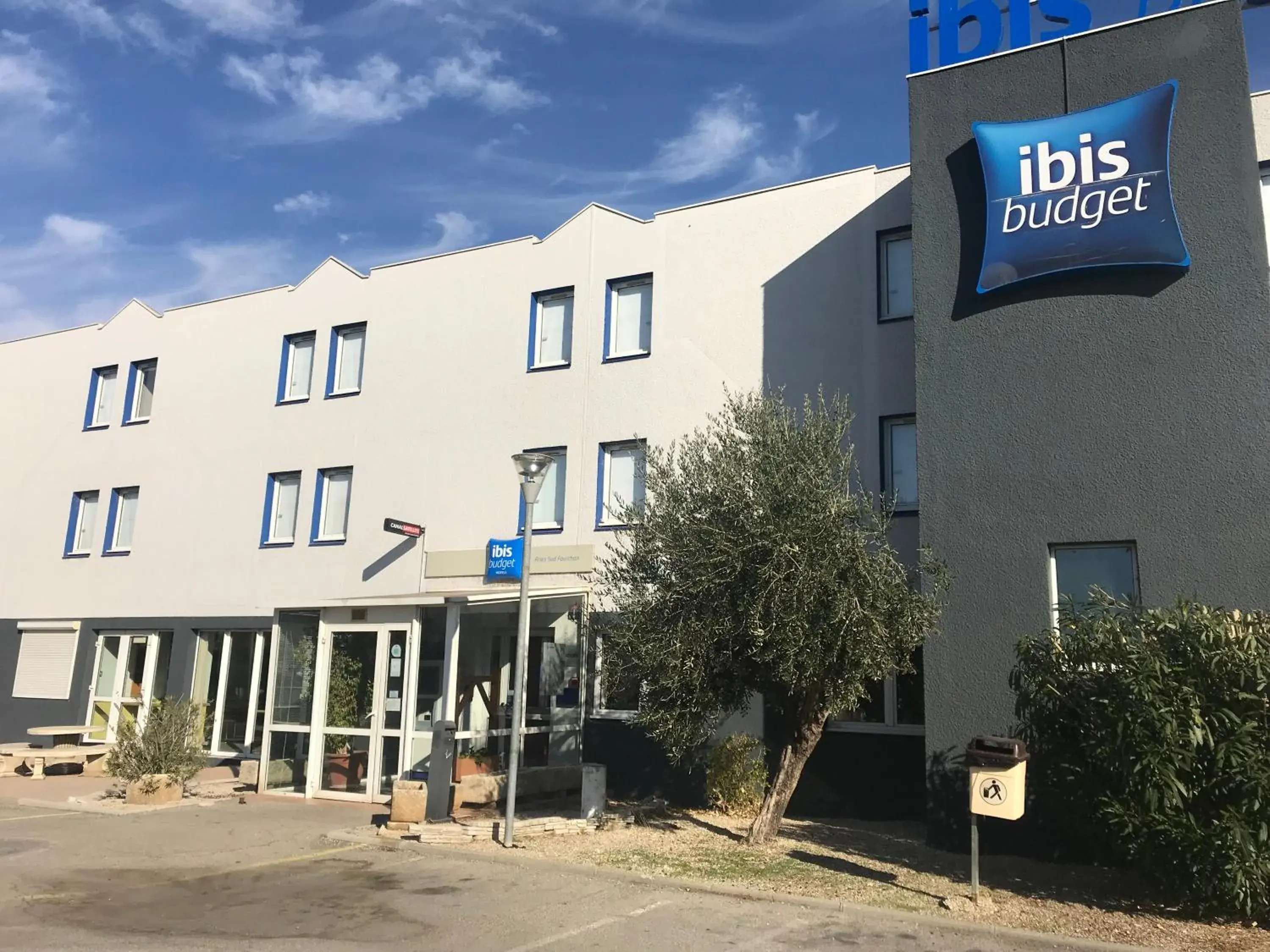 Facade/entrance in ibis budget Arles Sud Fourchon Facade/entrance in ibis budget Arles Sud Fourchon