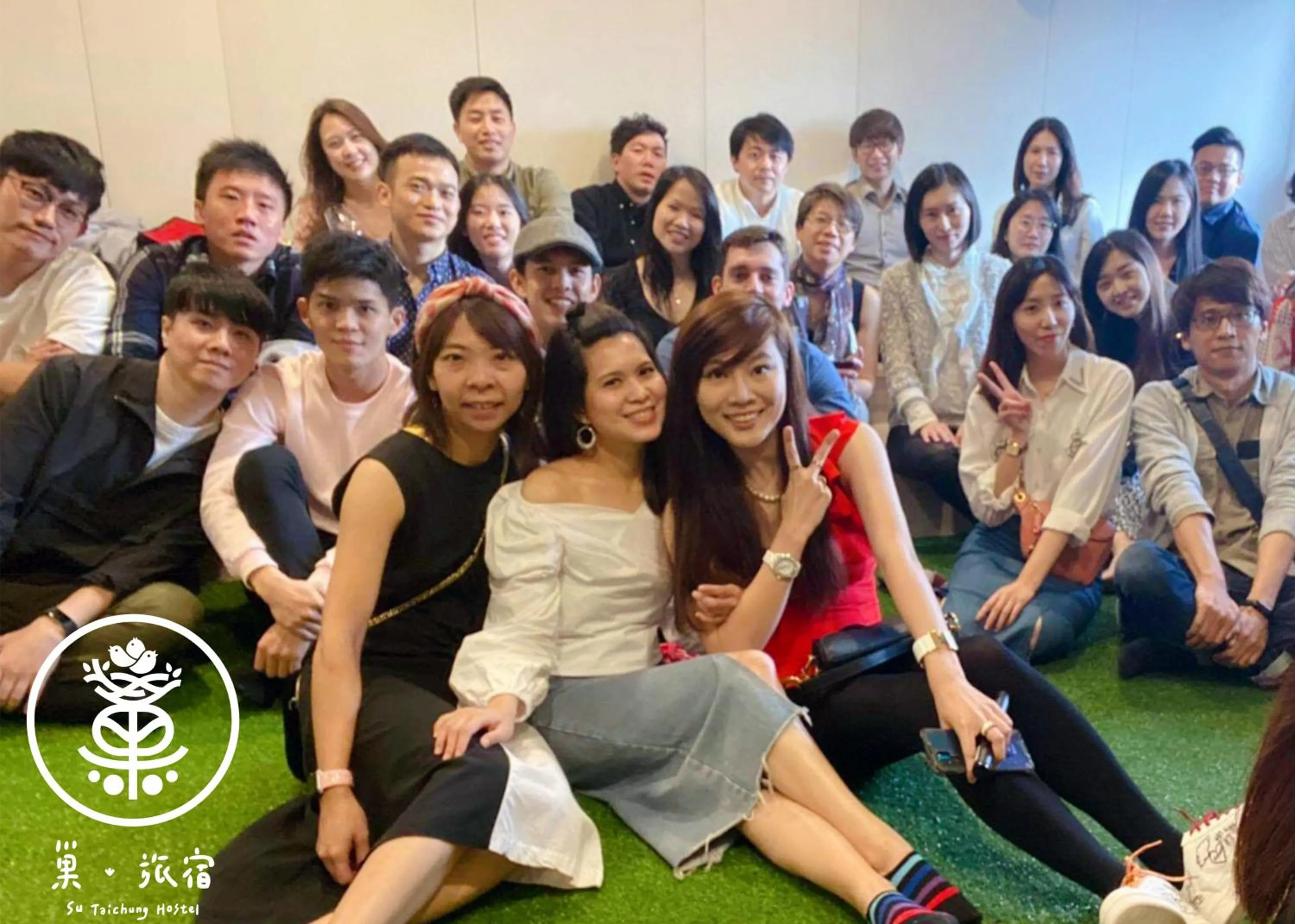 group of guests in Su Taichung Hostel - Self-service Lodge