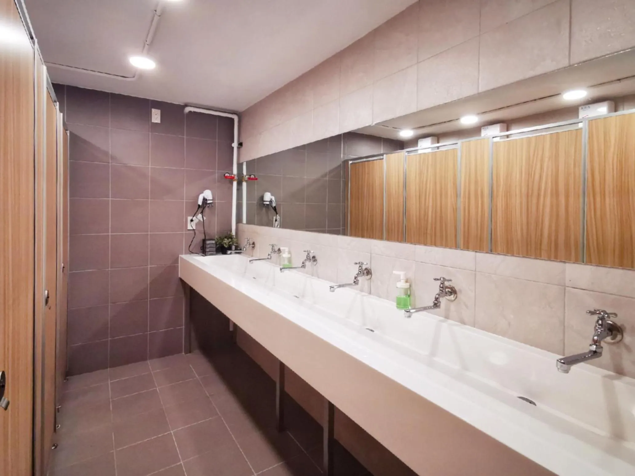 Shower in Su Taichung Hostel - Self-service Lodge