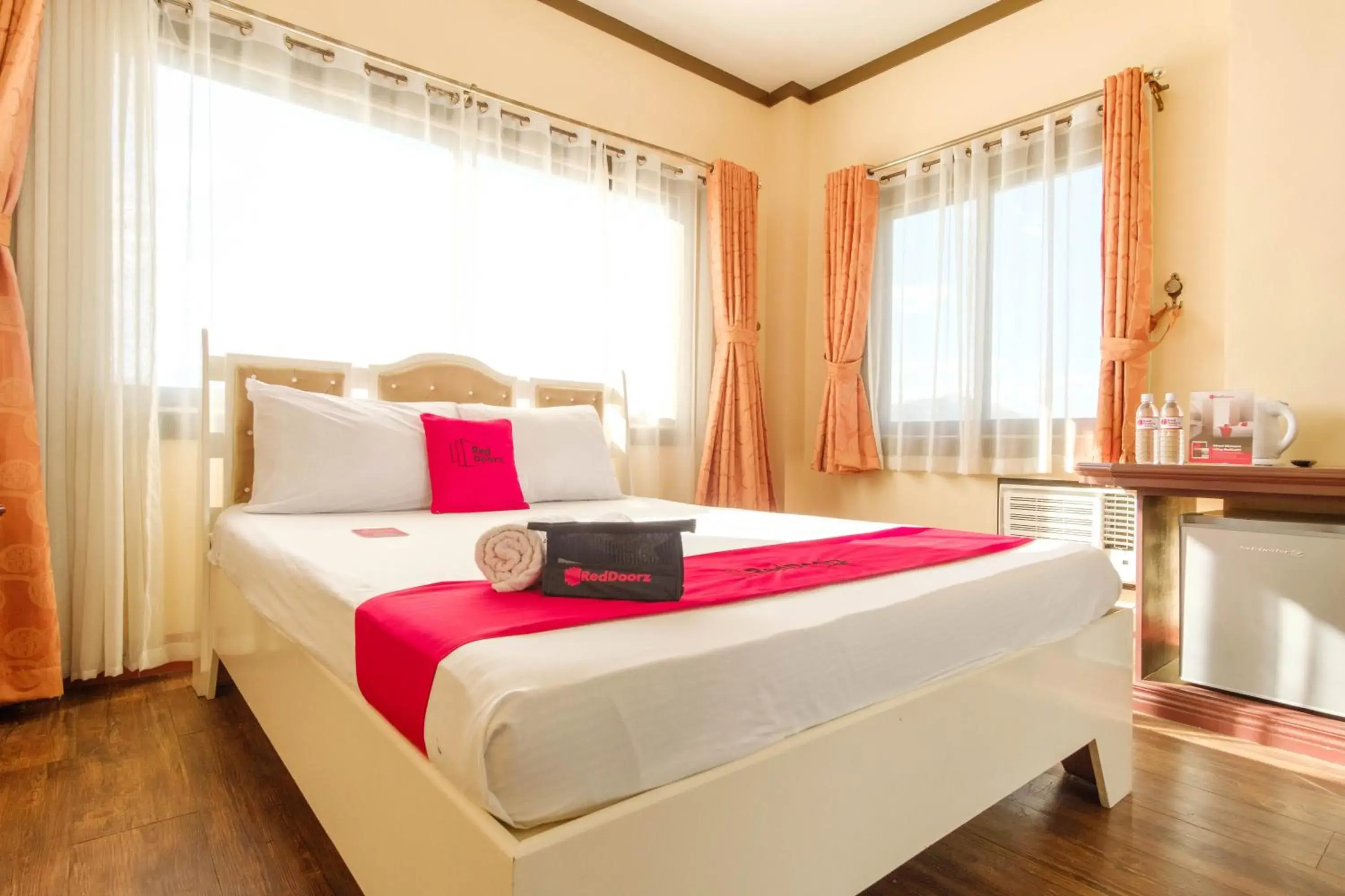 Standard King Room in RedDoorz Plus @ Seaborne Hotel Subic Zambales Standard King Room in RedDoorz Plus @ Seaborne Hotel Subic Zambales