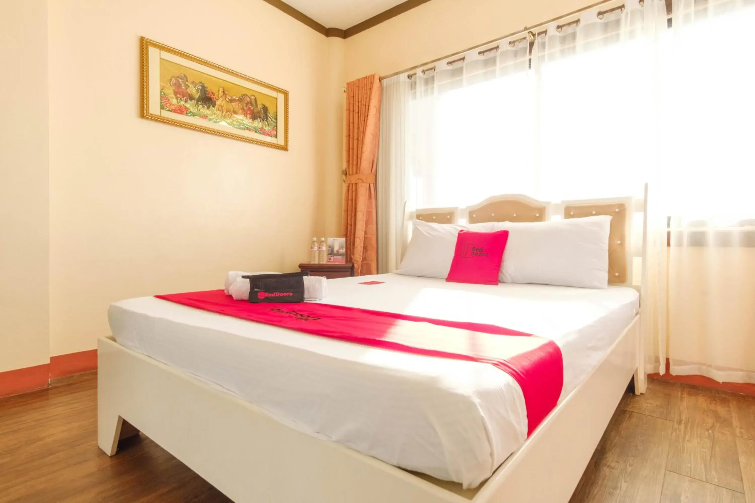 Standard King Room in RedDoorz Plus @ Seaborne Hotel Subic Zambales Standard King Room in RedDoorz Plus @ Seaborne Hotel Subic Zambales