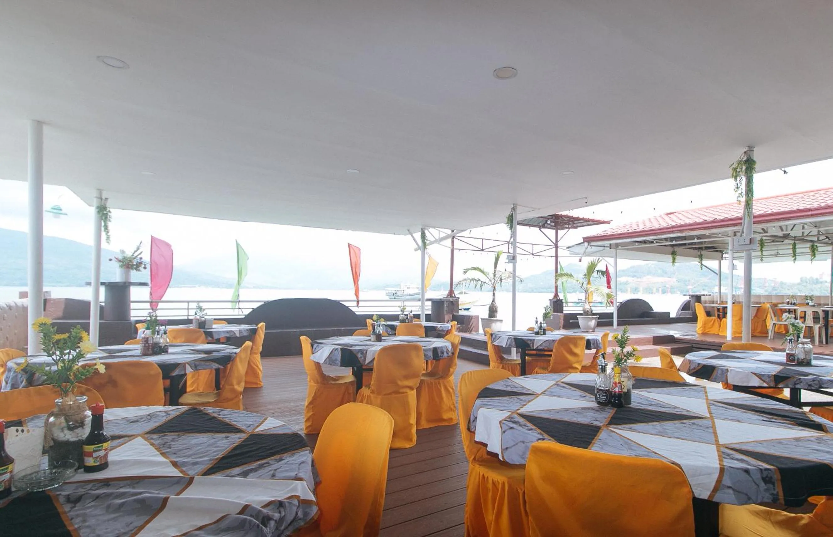 Restaurant/places to eat in RedDoorz Plus @ Seaborne Hotel Subic Zambales