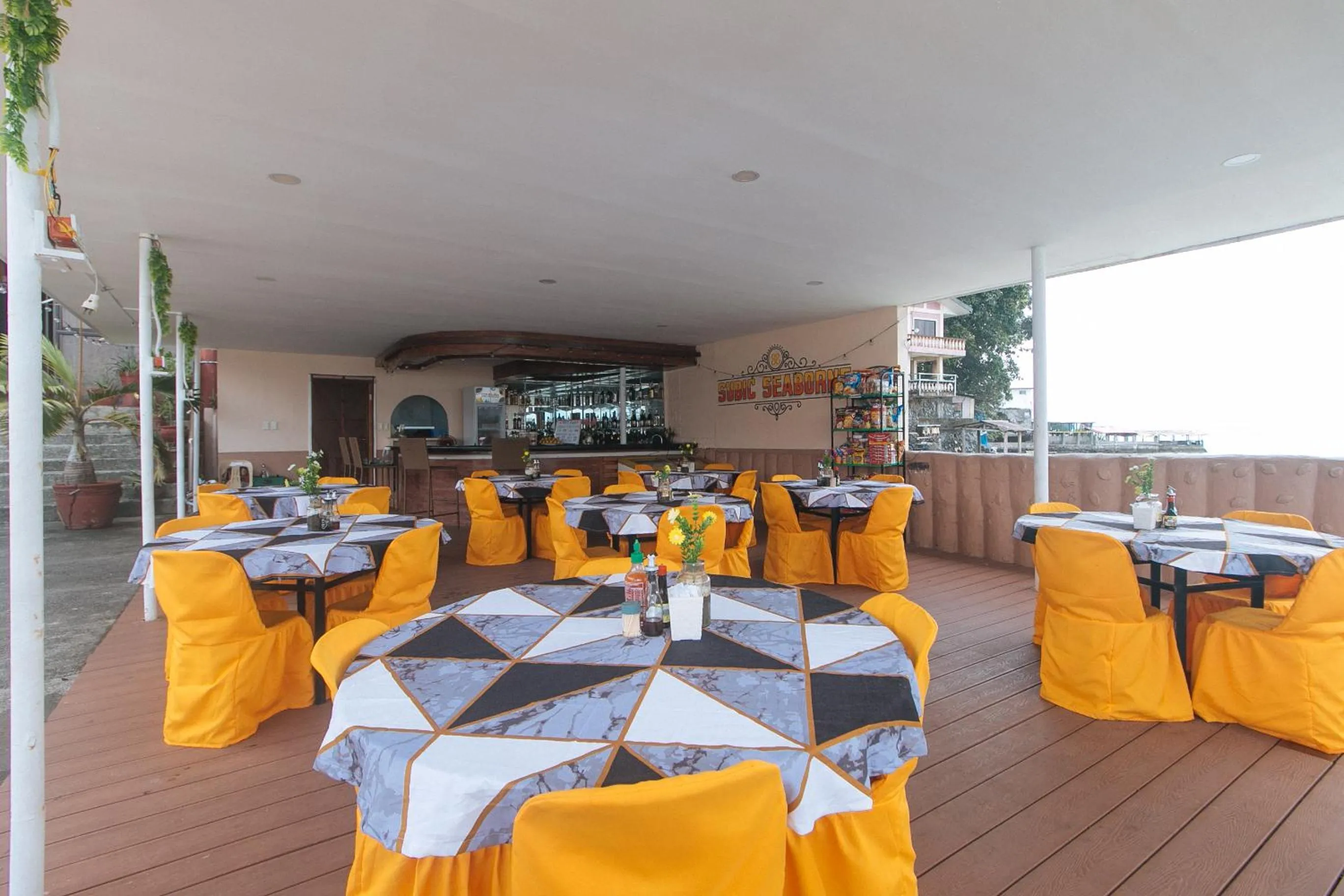 Restaurant/places to eat in RedDoorz Plus @ Seaborne Hotel Subic Zambales