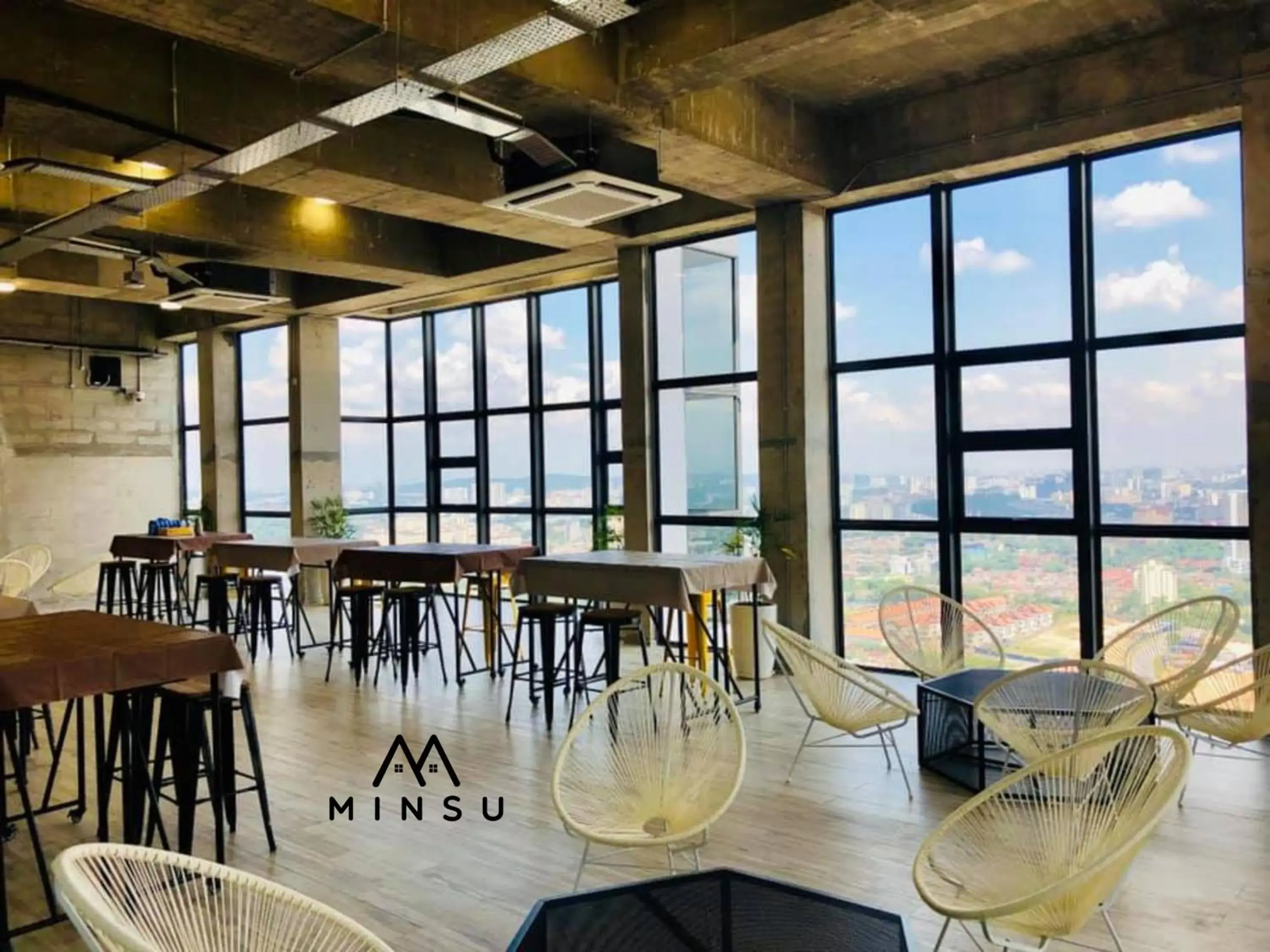 Lounge or bar in Minsu (Ekocheras) Lounge or bar in Minsu (Ekocheras)