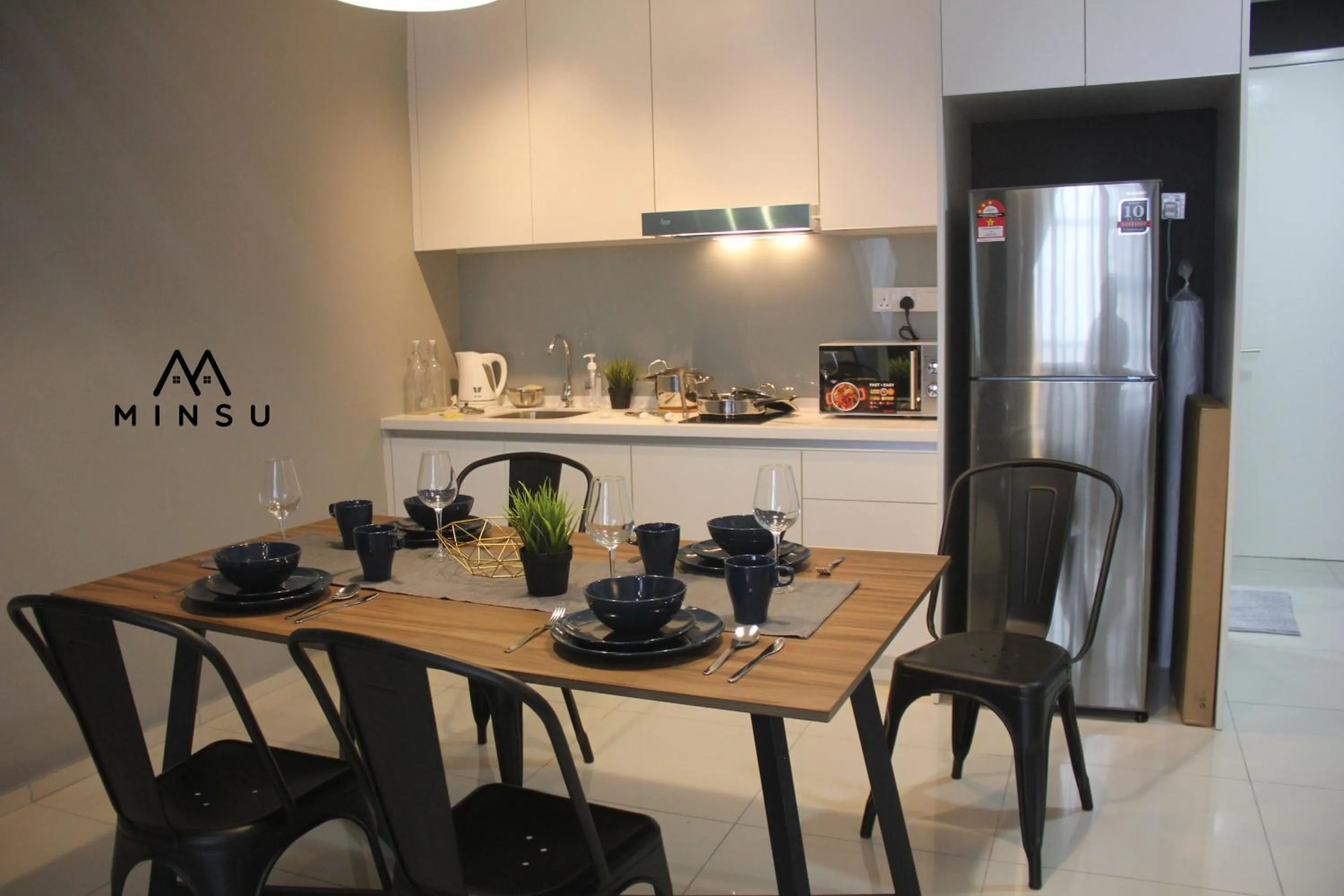 Dining area in Minsu (Ekocheras)