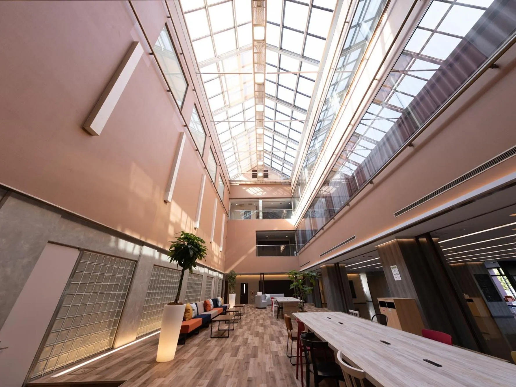 Lobby or reception in Tosei Hotel & Seminar Makuhari