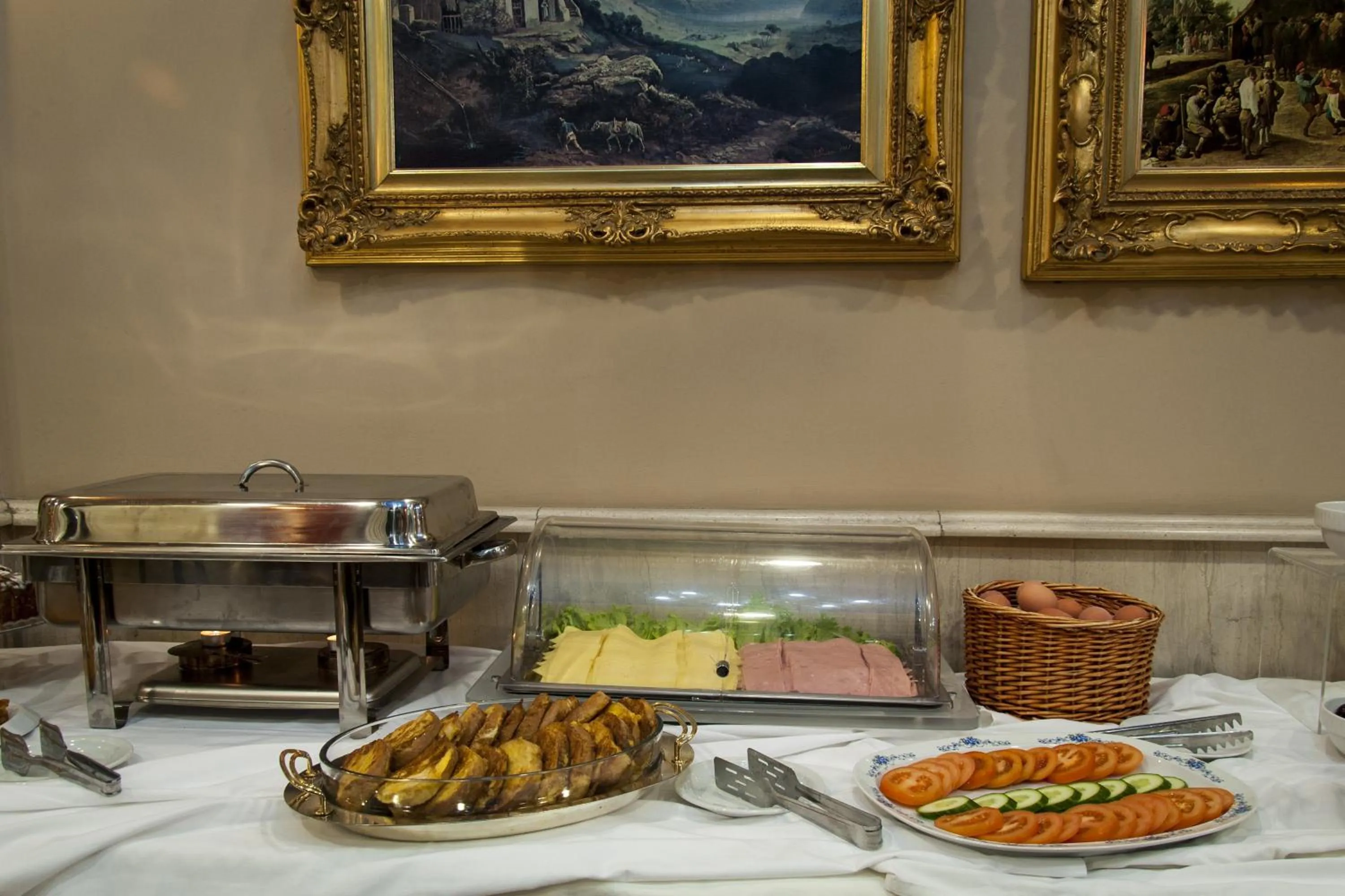 Restaurant/places to eat in Hotel Marianna