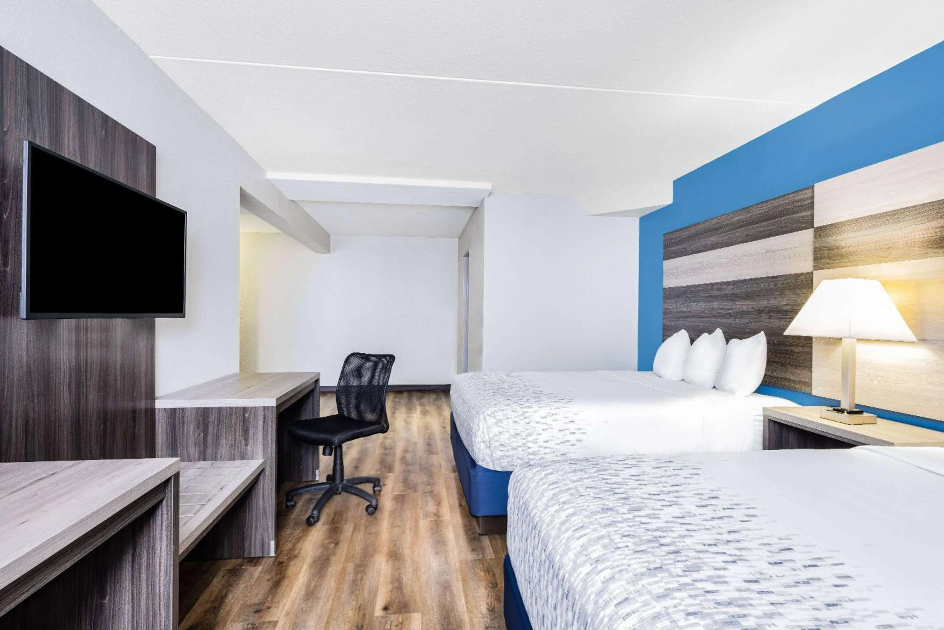 Bed in Wingate by Wyndham Wichita Airport