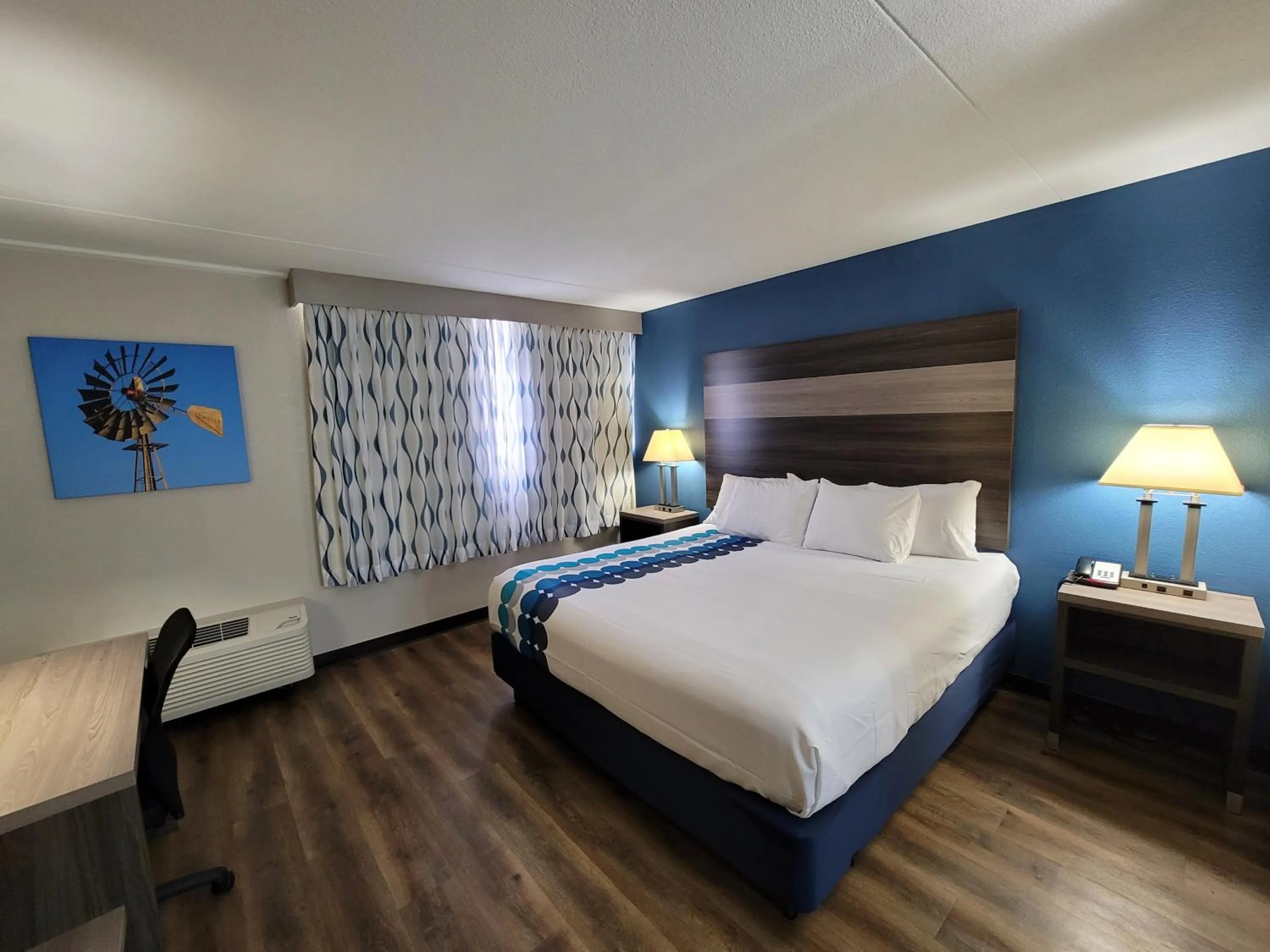 Bed in Wingate by Wyndham Wichita Airport