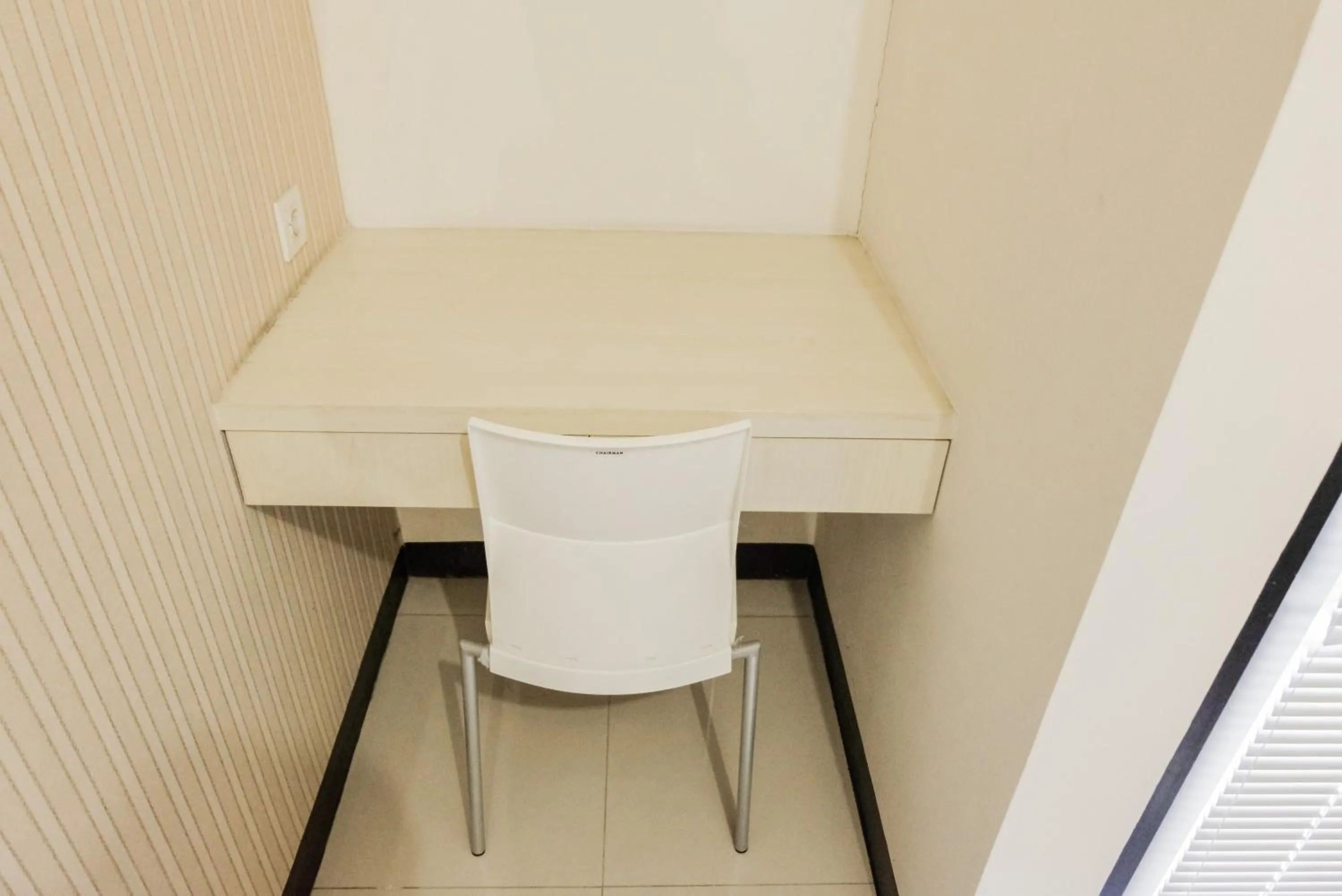 Luxurious and Convenient 2BR 19 Avenue Apartment By Travelio