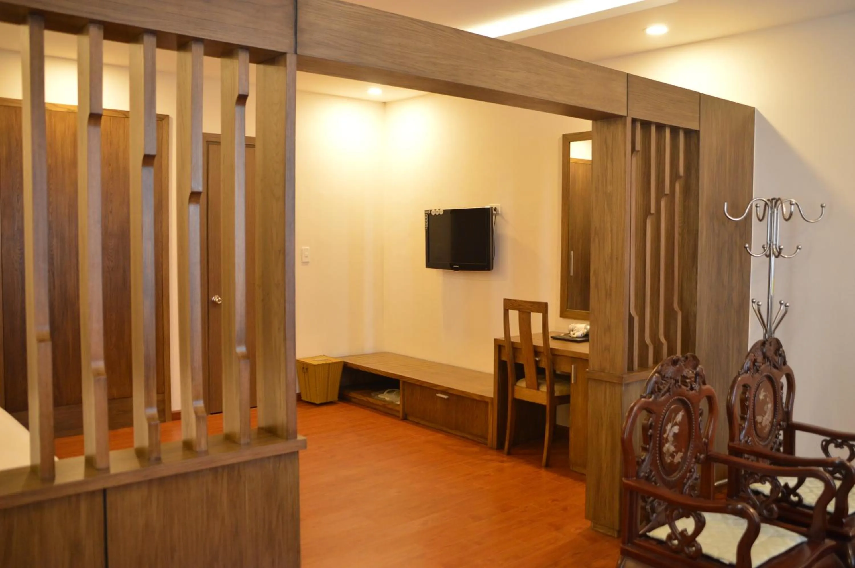 Communal lounge/ TV room in Phu Tho Hotel