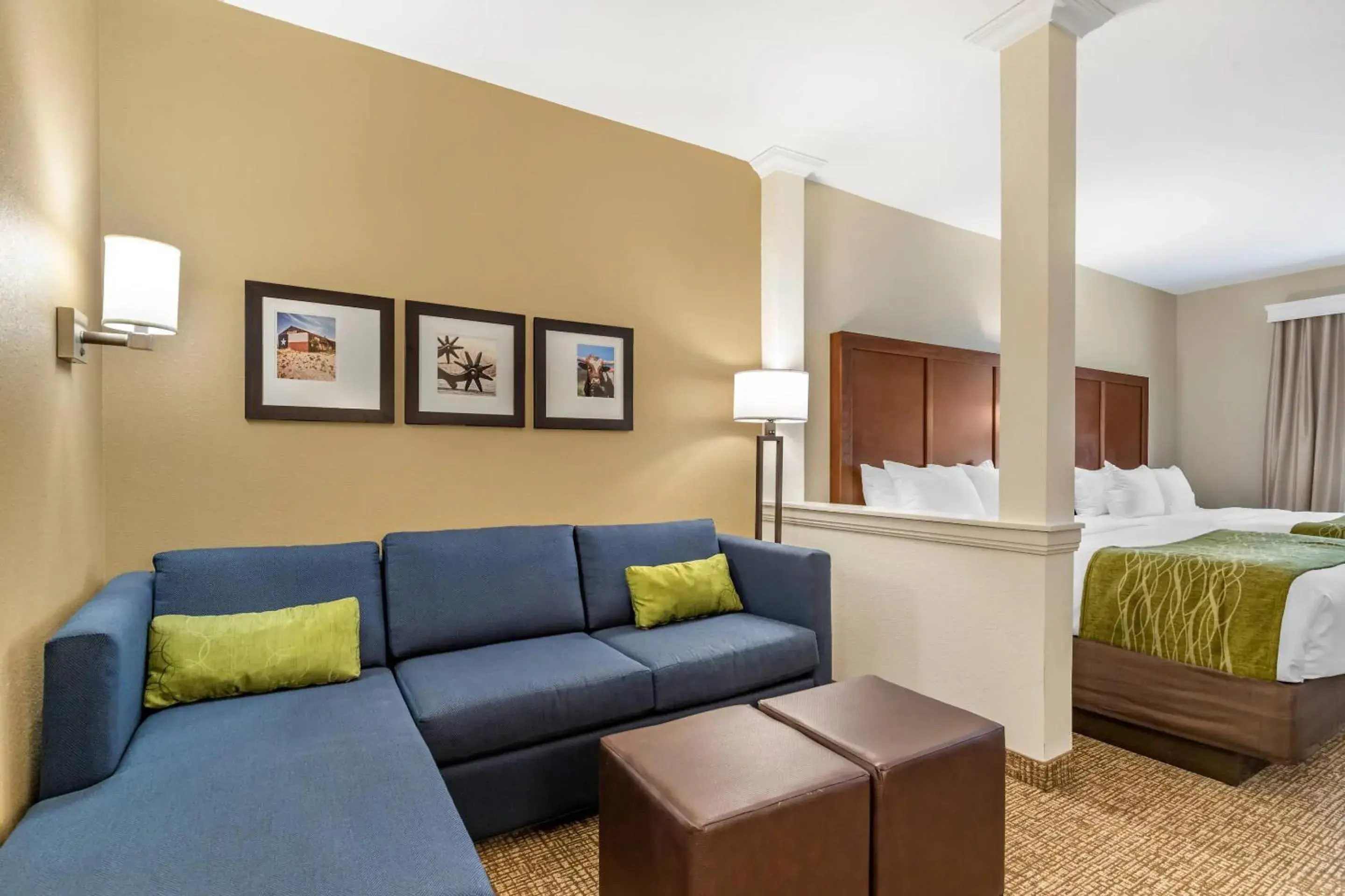 Bedroom, Bed in Comfort Suites San Antonio Ft Sam Houston-SAMMC Area Bedroom, Bed in Comfort Suites San Antonio Ft Sam Houston-SAMMC Area