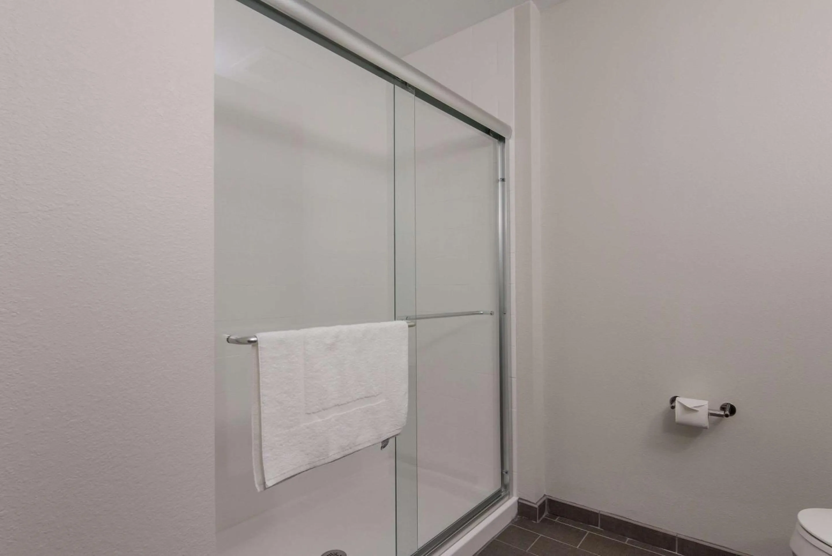 Bathroom in Sleep Inn East Camden